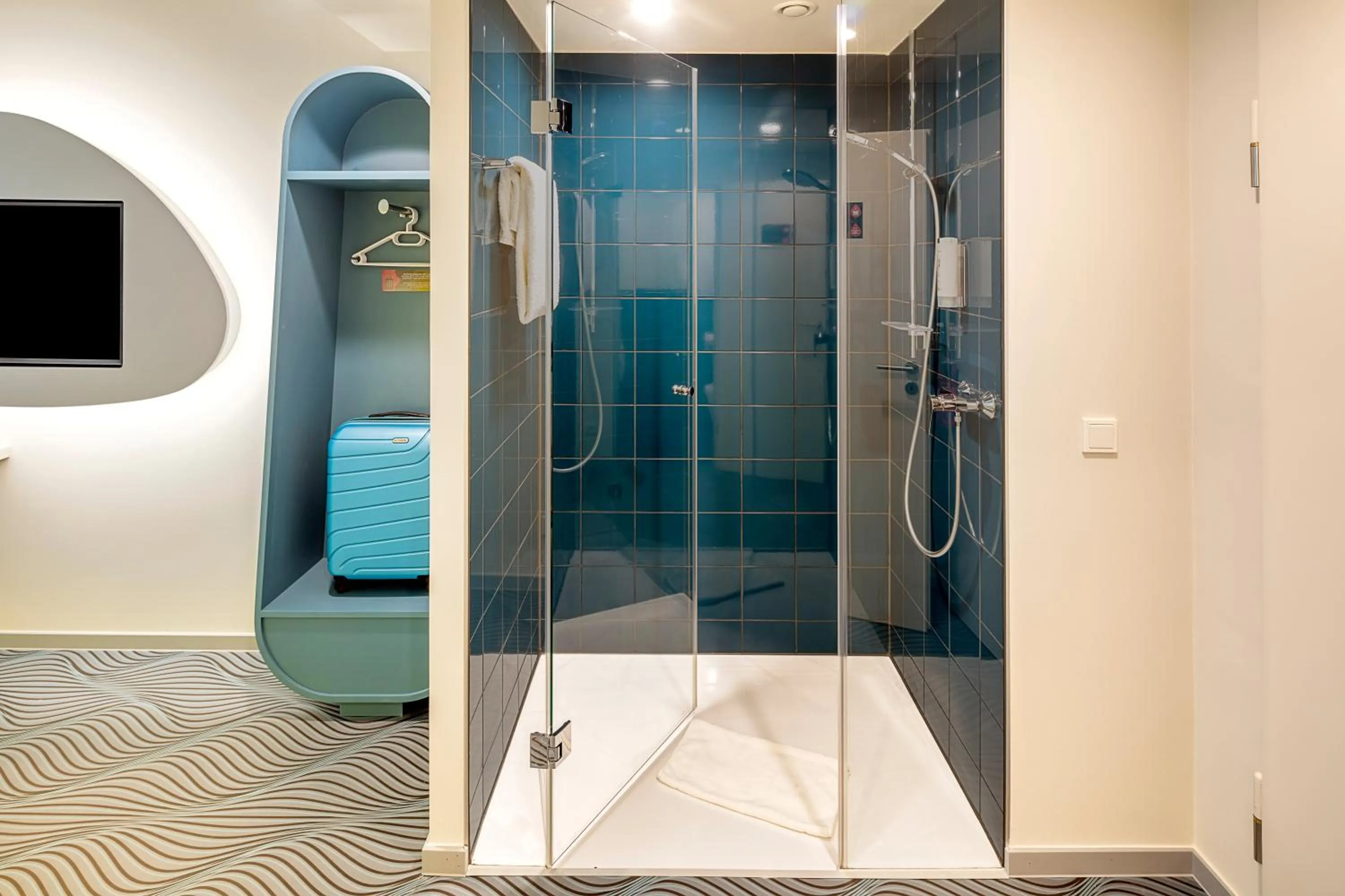 Shower in Prize by Radisson, Dortmund City