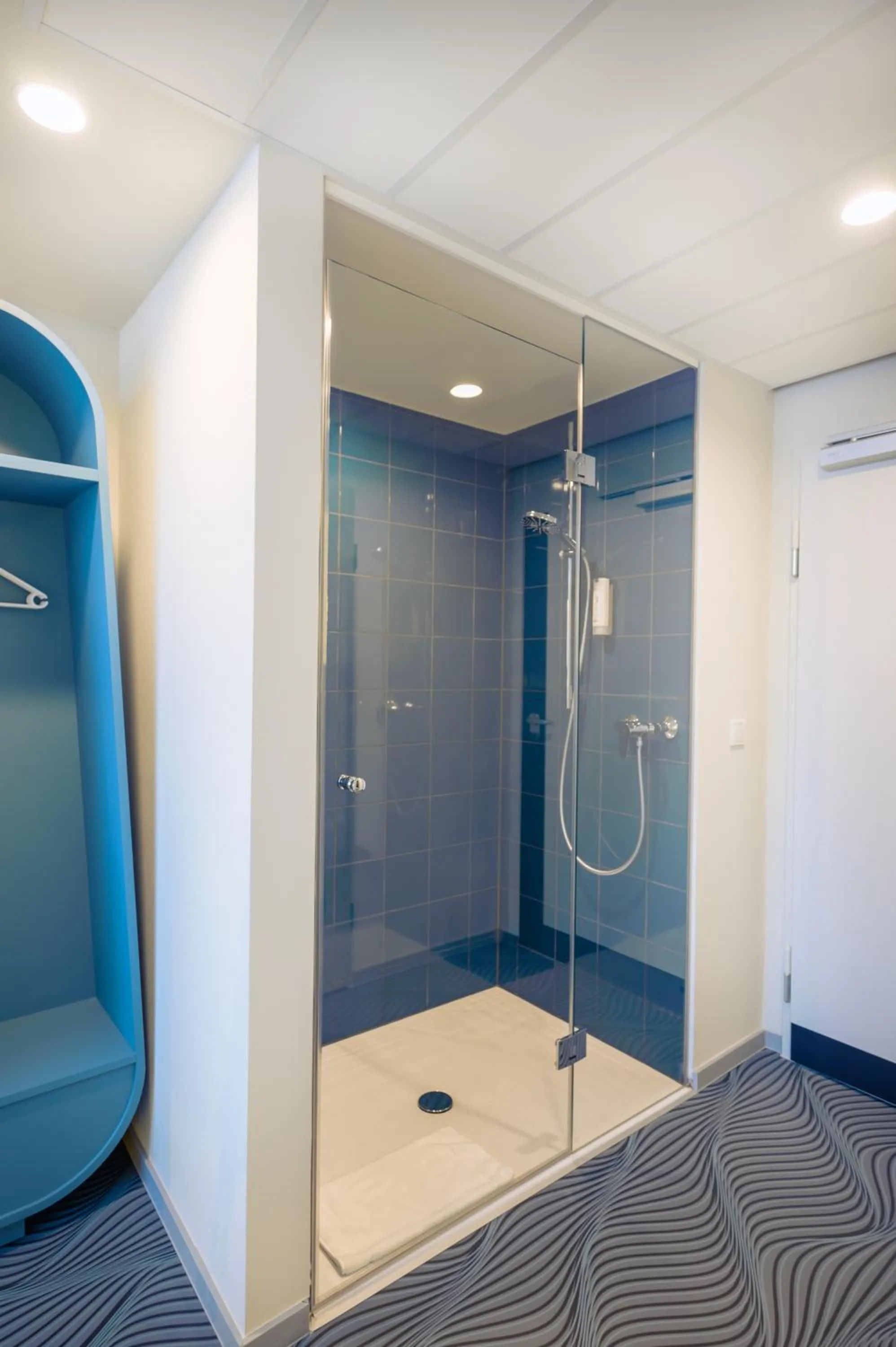 Shower in Prize by Radisson, Dortmund City