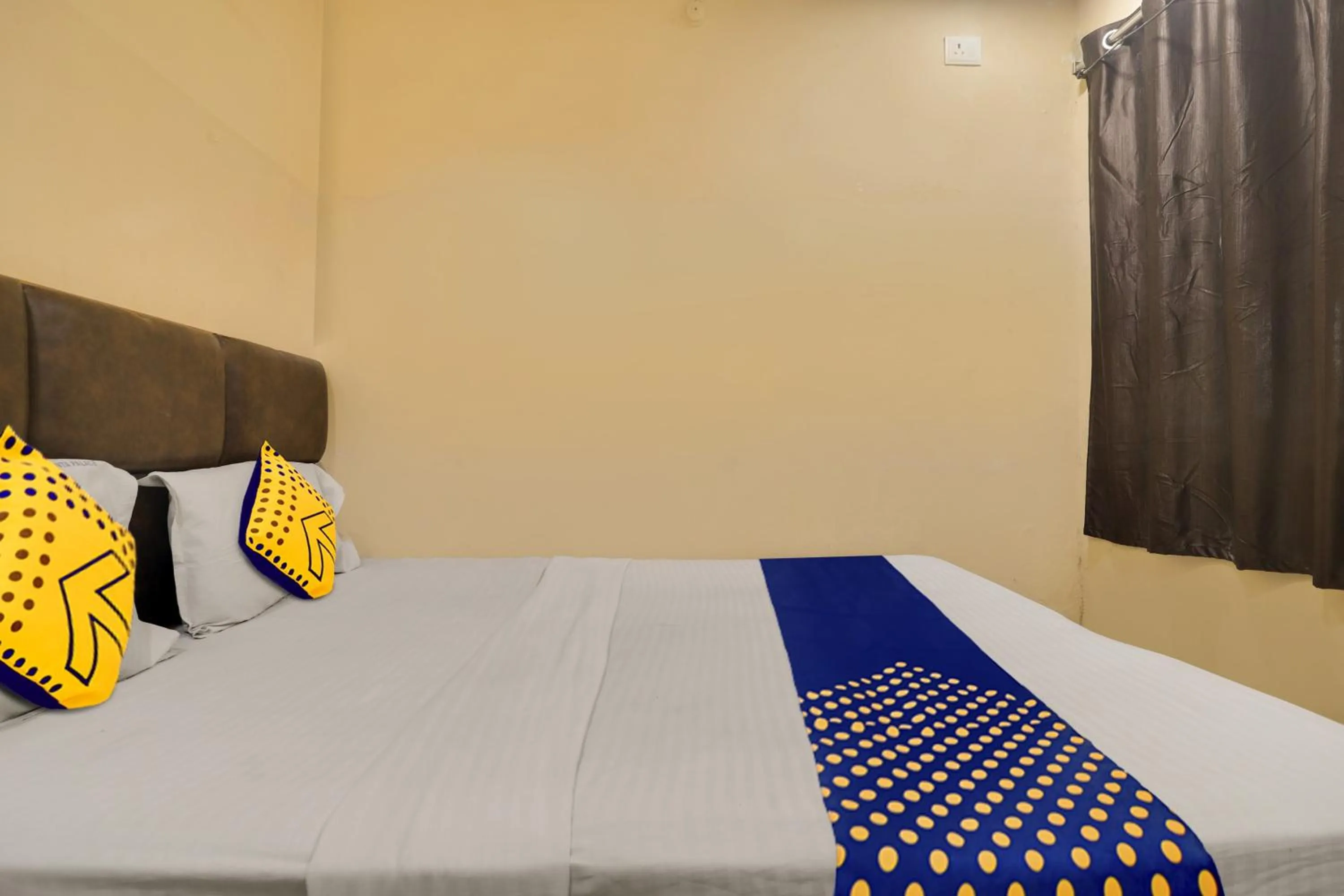 Lobby or reception, Bed in SPOT ON BHARGAV RESIDENCE