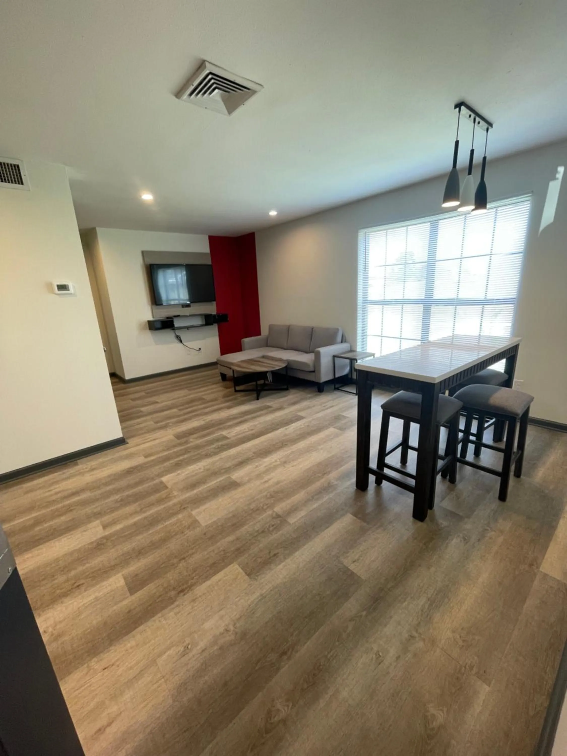 Seating area in Ramada by Wyndham Studio Suites Dothan
