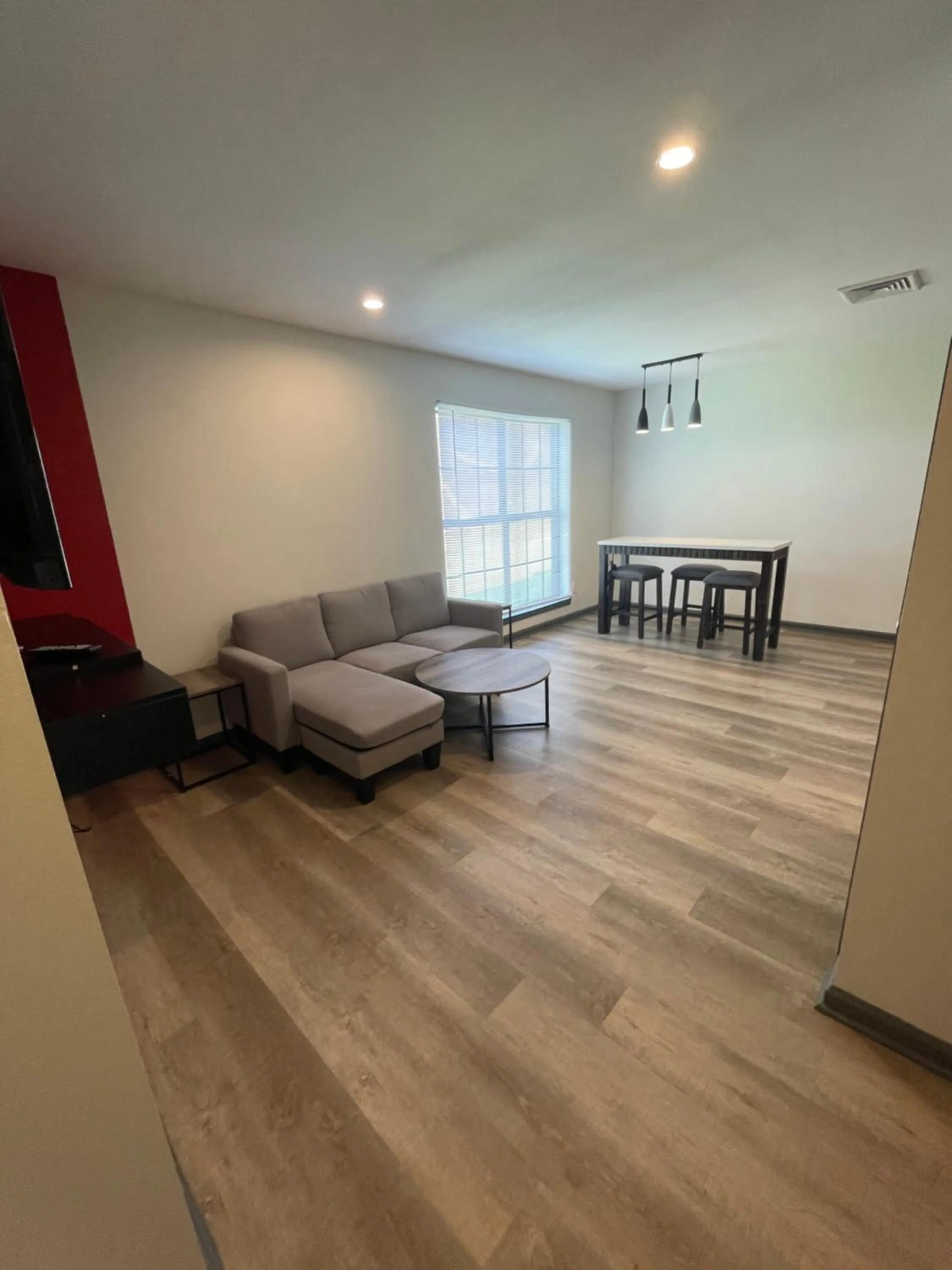 Living room in Ramada by Wyndham Studio Suites Dothan
