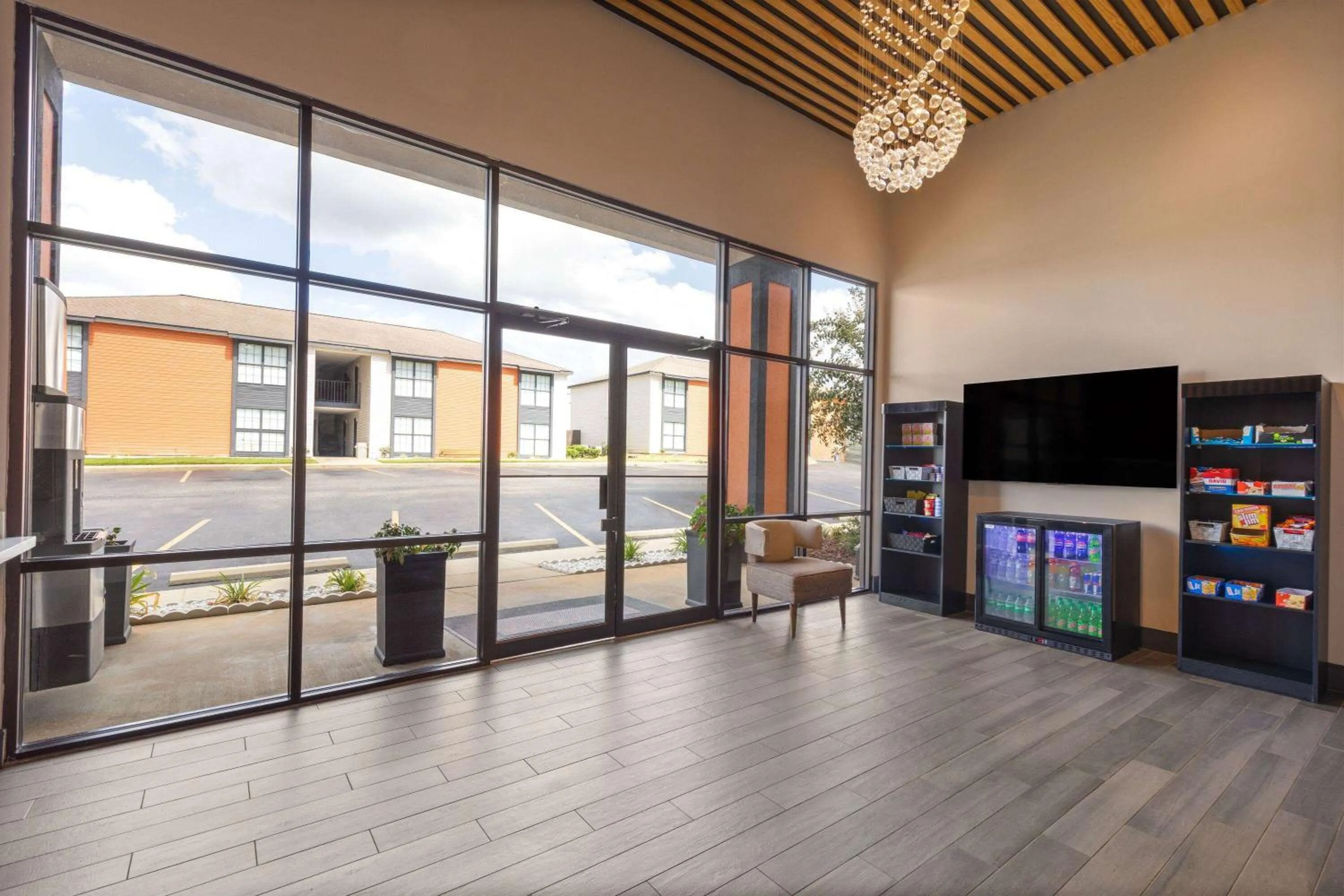 Lobby or reception in Ramada by Wyndham Studio Suites Dothan