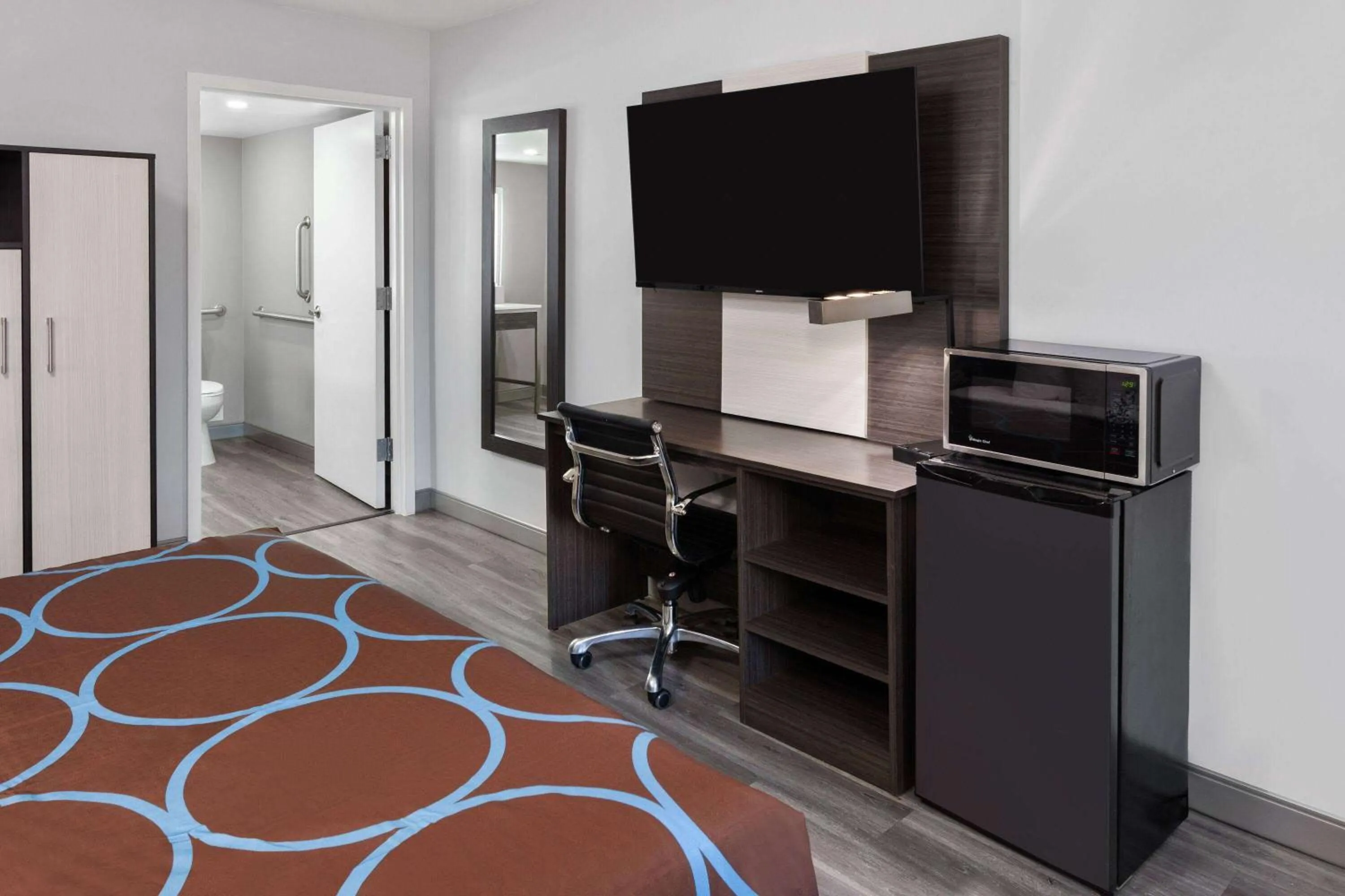 Photo of the whole room in Super 8 by Wyndham Baltimore Northwest