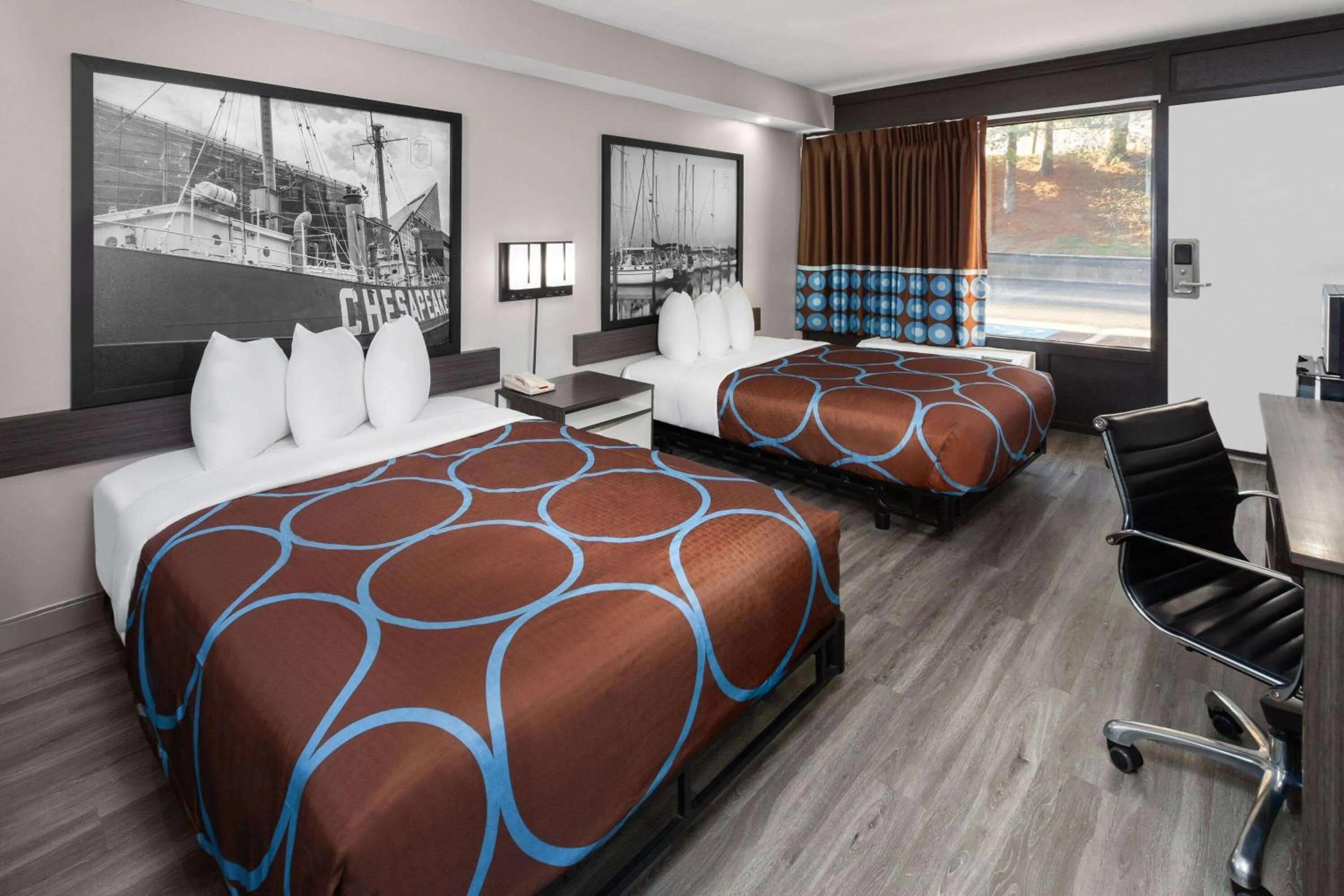 Photo of the whole room, Bed in Super 8 by Wyndham Baltimore Northwest