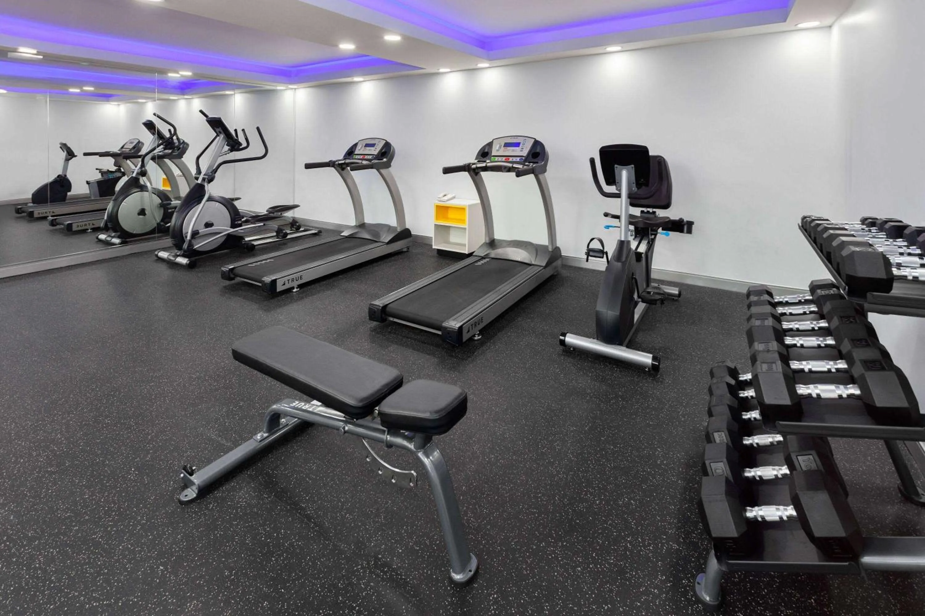Fitness centre/facilities in Super 8 by Wyndham Baltimore Northwest