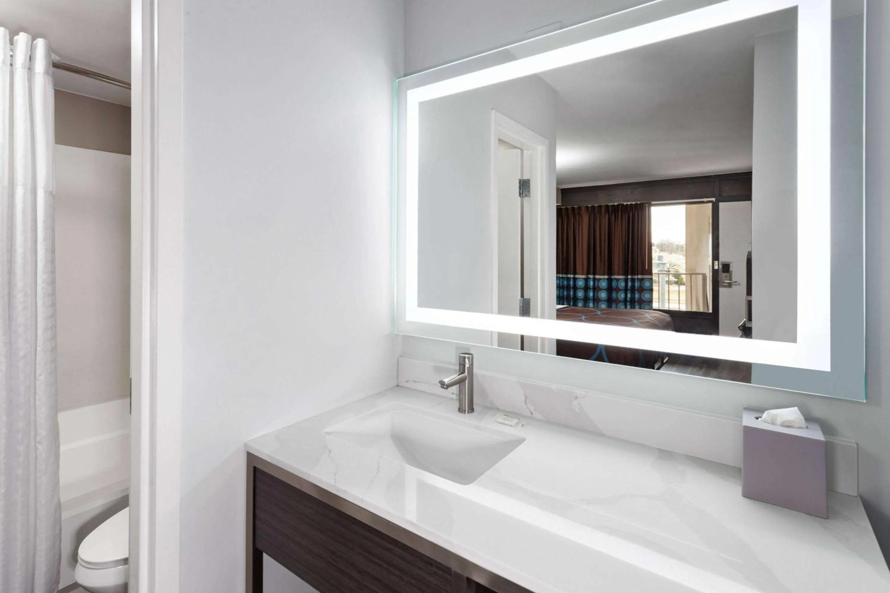 TV and multimedia in Super 8 by Wyndham Baltimore Northwest