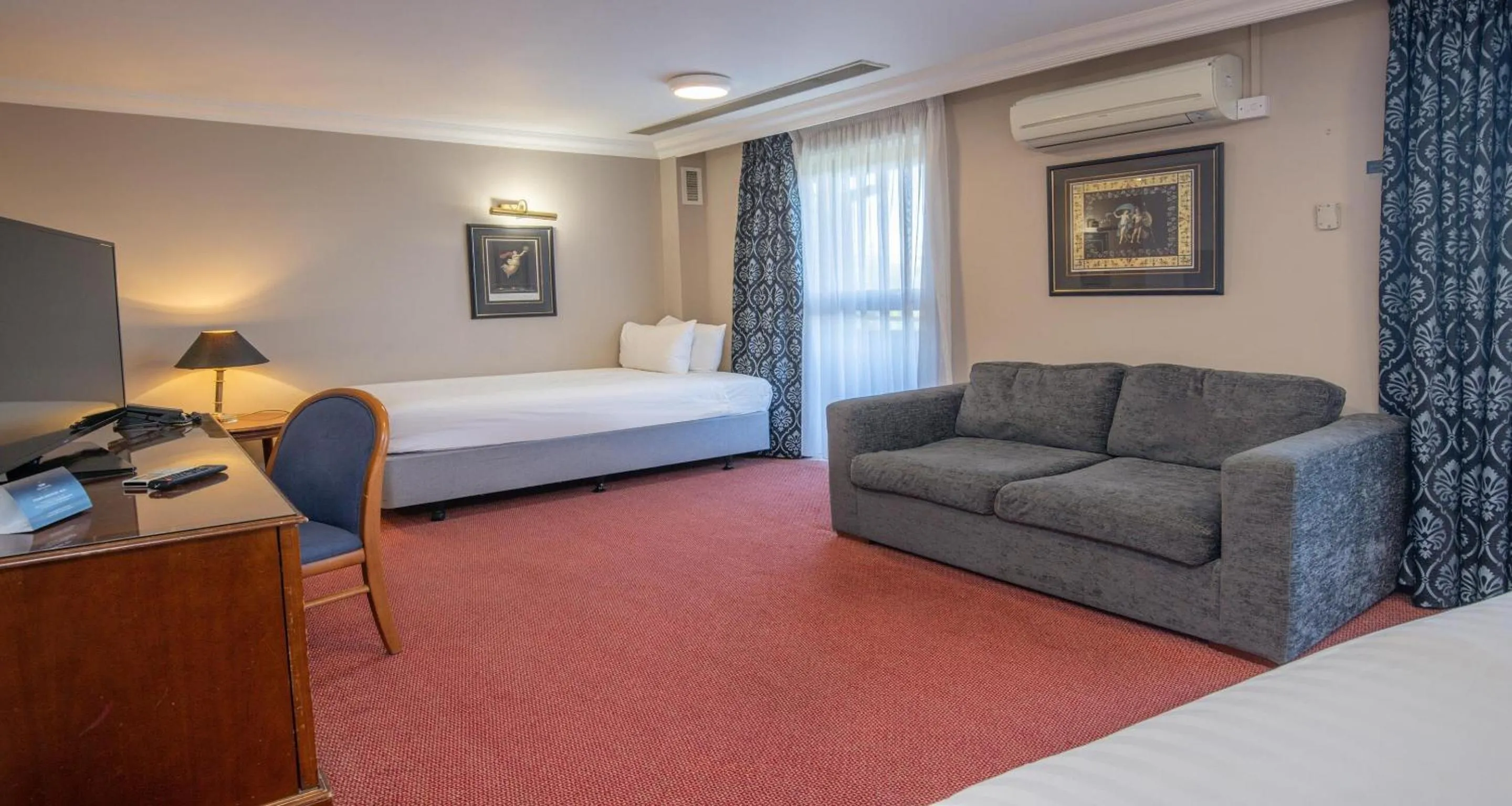 Bedroom, Bed in Derby Mickleover Hotel, BW Signature Collection