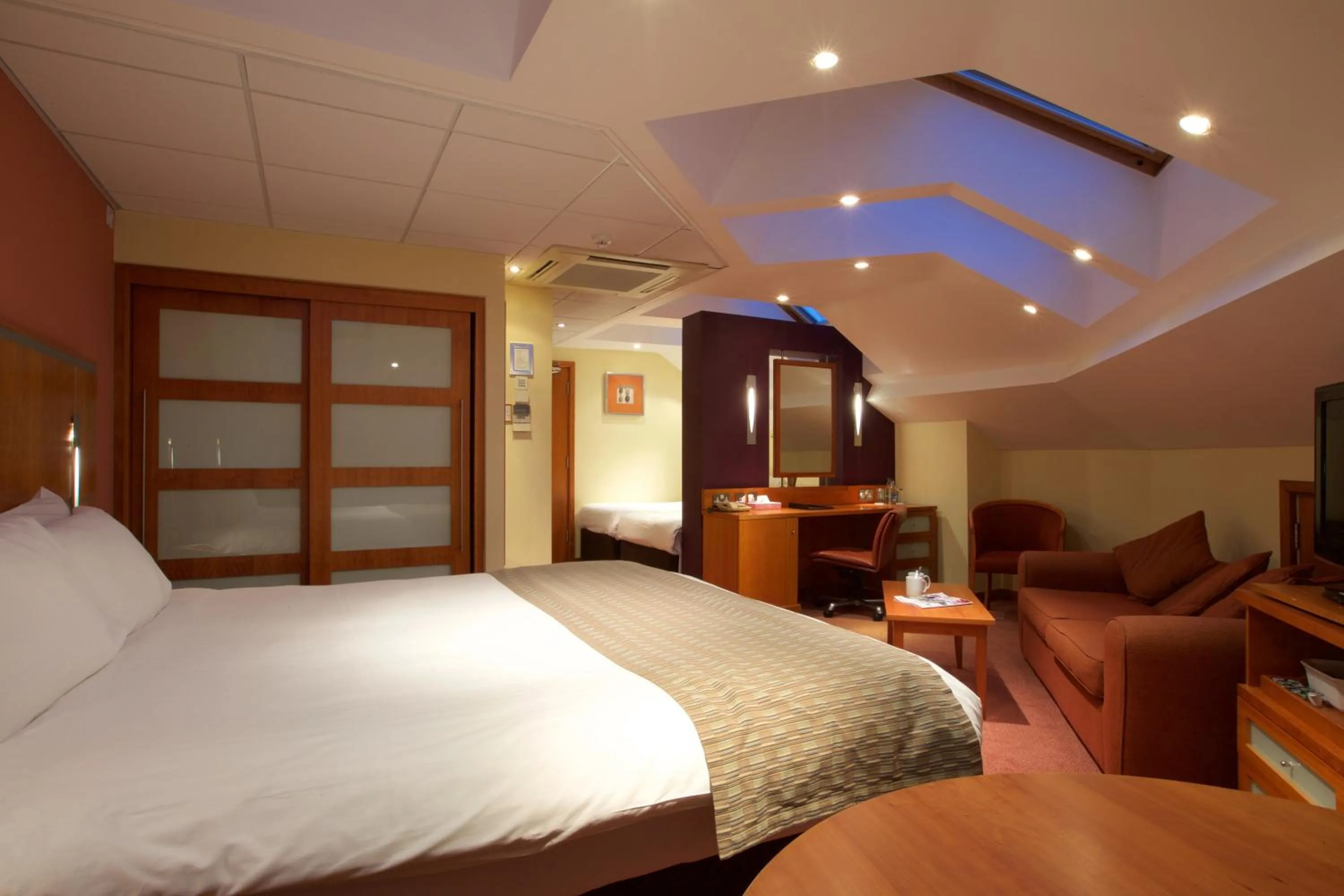 Photo of the whole room, Bed in Derby Mickleover Hotel, BW Signature Collection