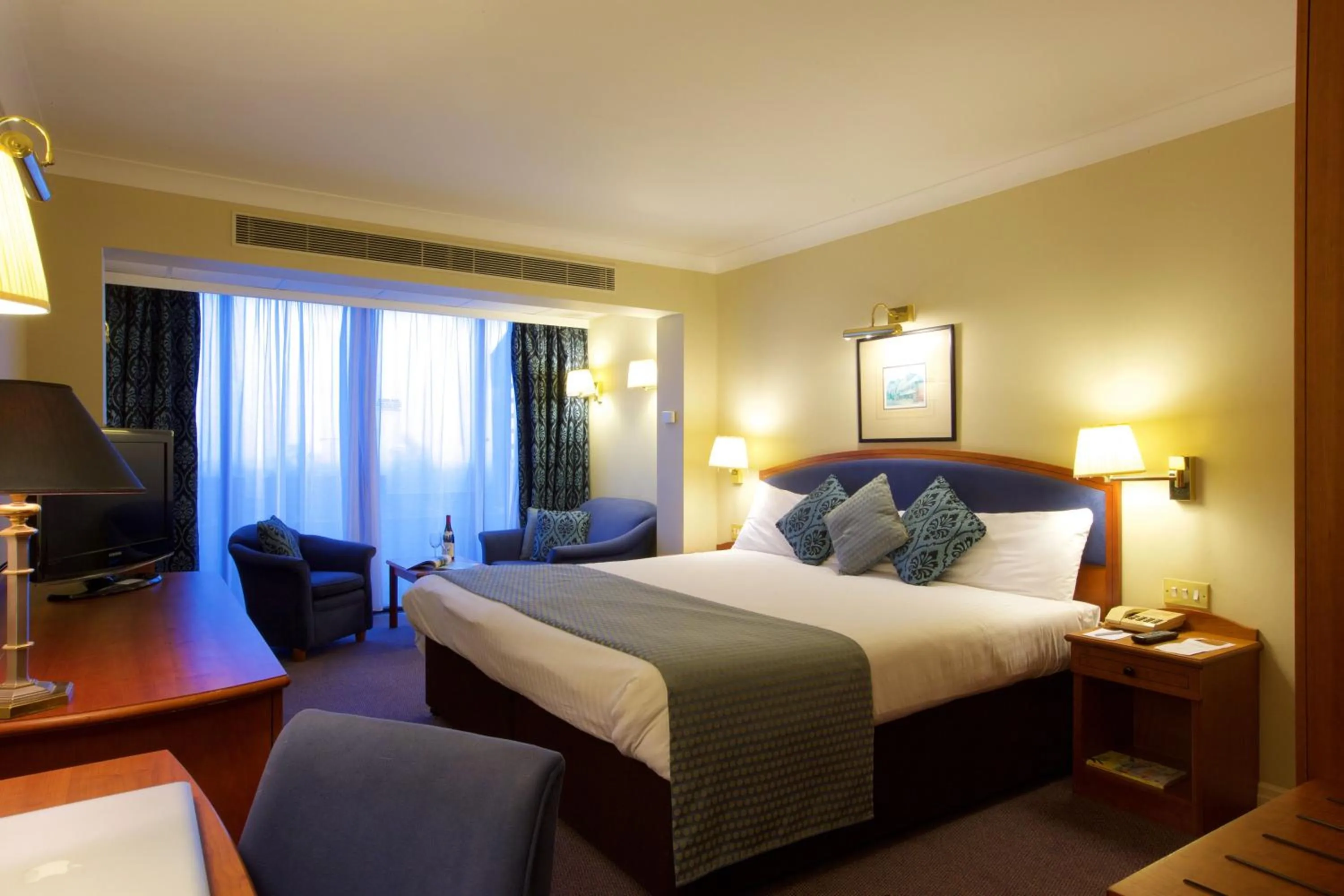 Photo of the whole room, Bed in Derby Mickleover Hotel, BW Signature Collection