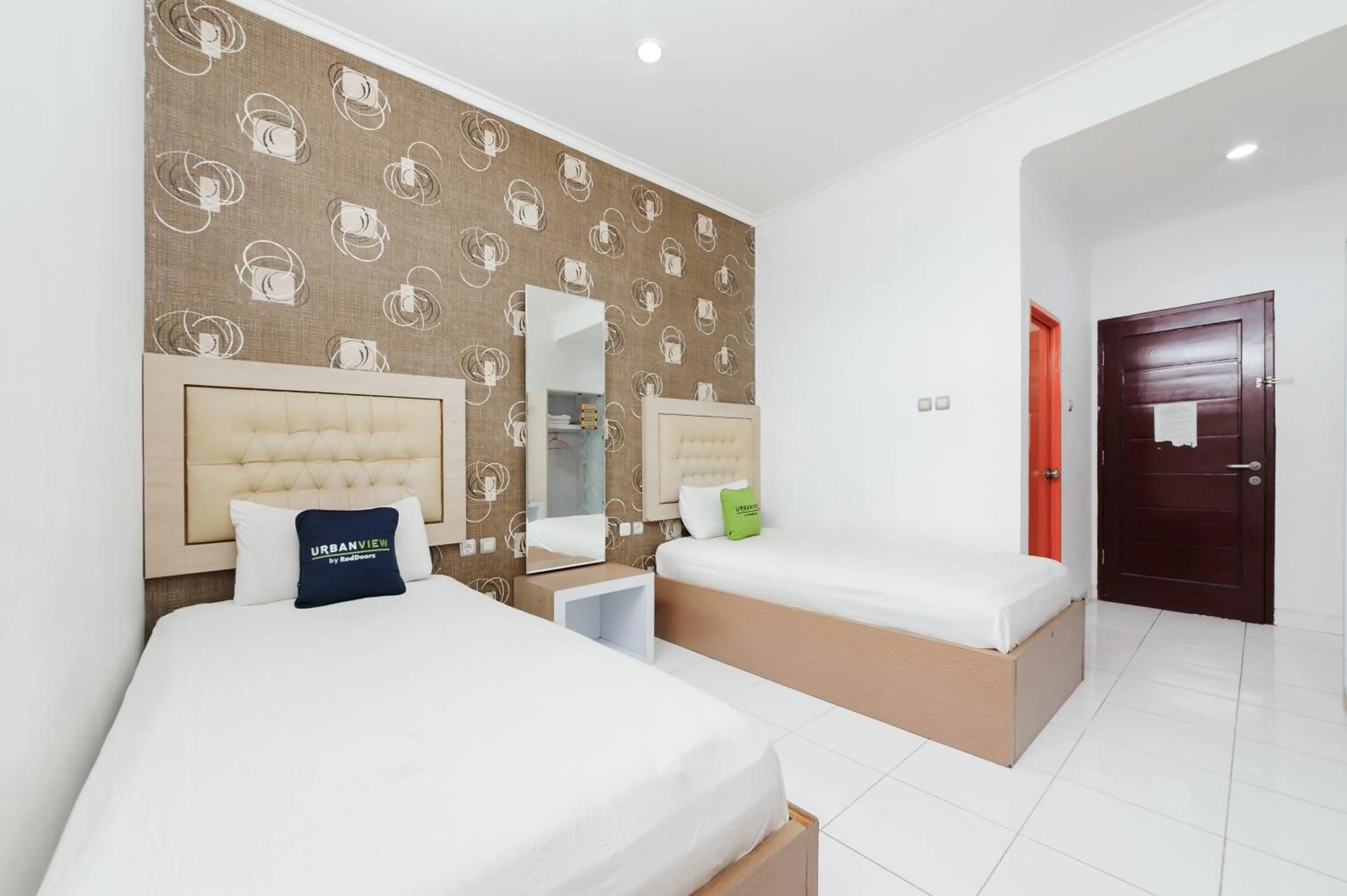 Bedroom, Bed in Urbanview Hotel Niraz Banjarmasin by RedDoorz