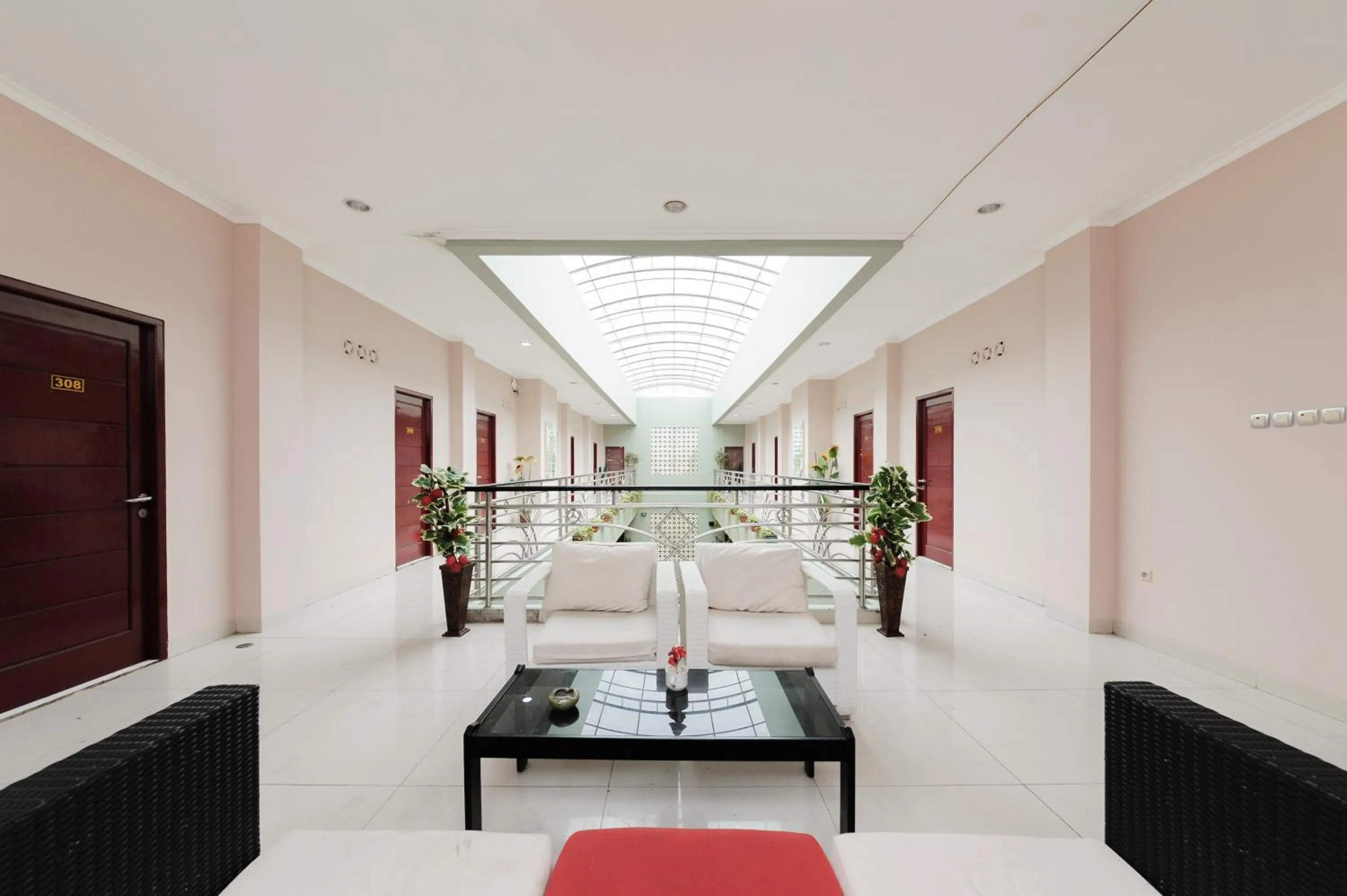 Property building, Bed in Urbanview Hotel Niraz Banjarmasin by RedDoorz