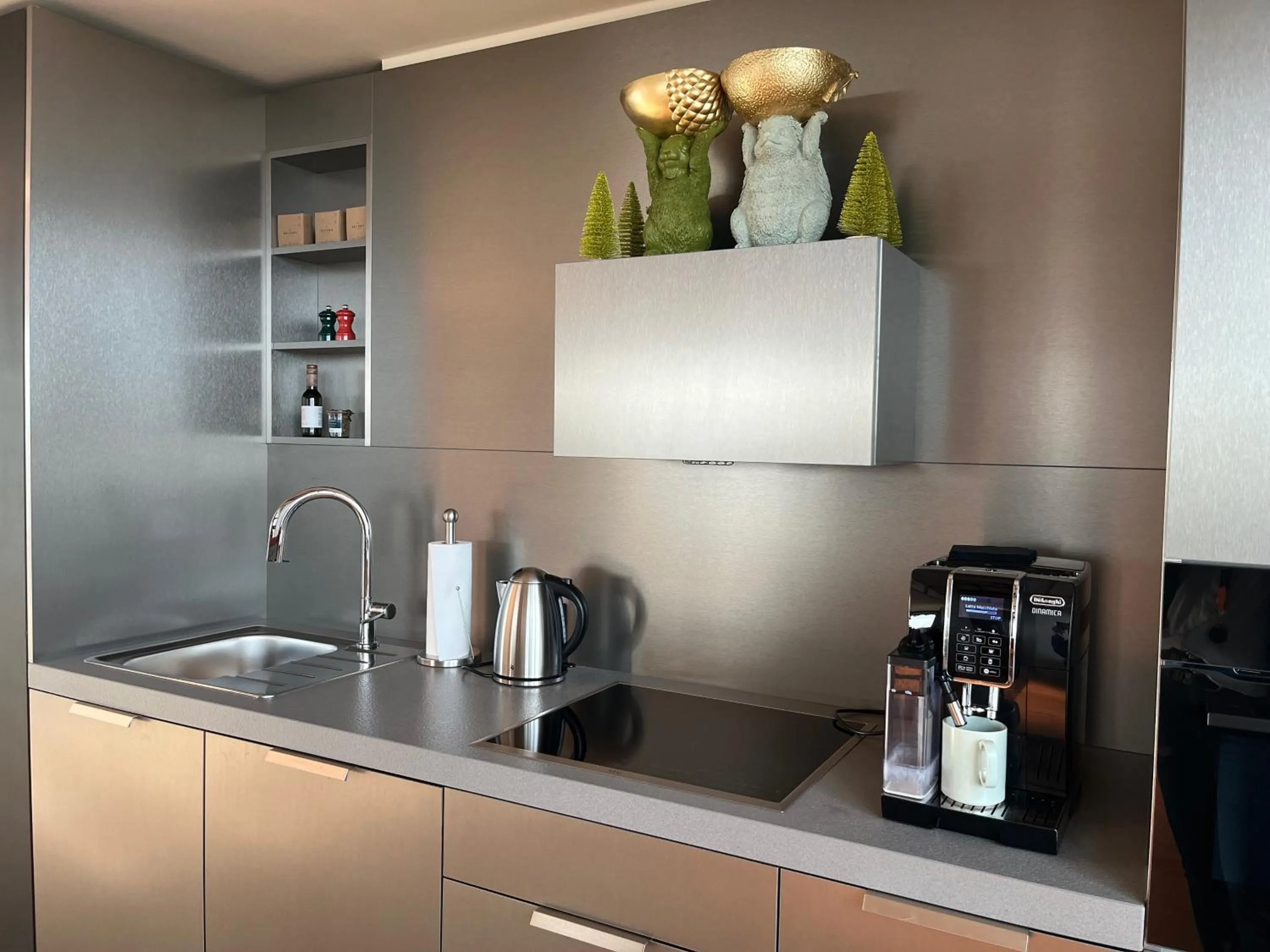 Coffee/tea facilities in The Zipper Hotel und Apartments