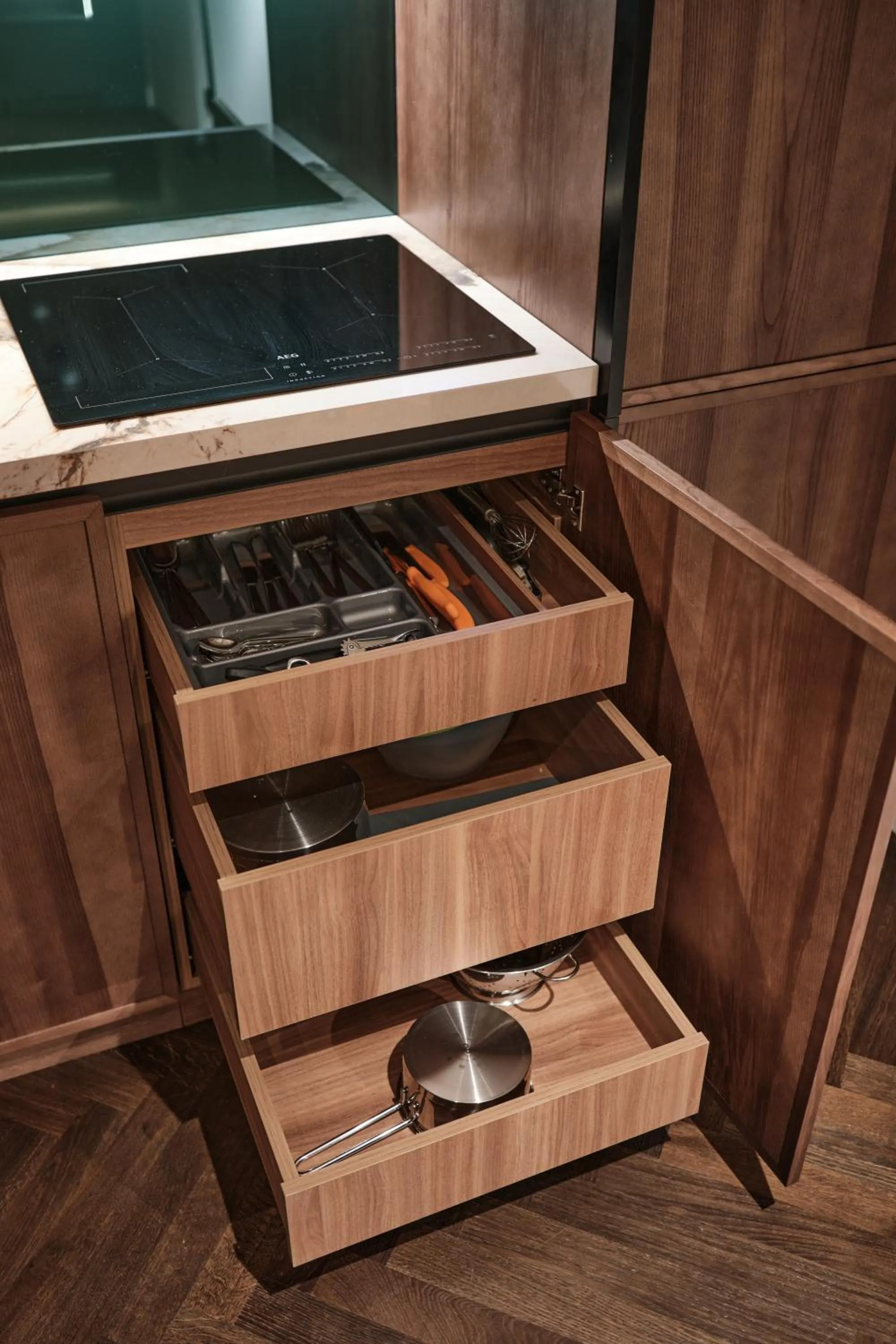 Kitchen or kitchenette in The Zipper Hotel und Apartments