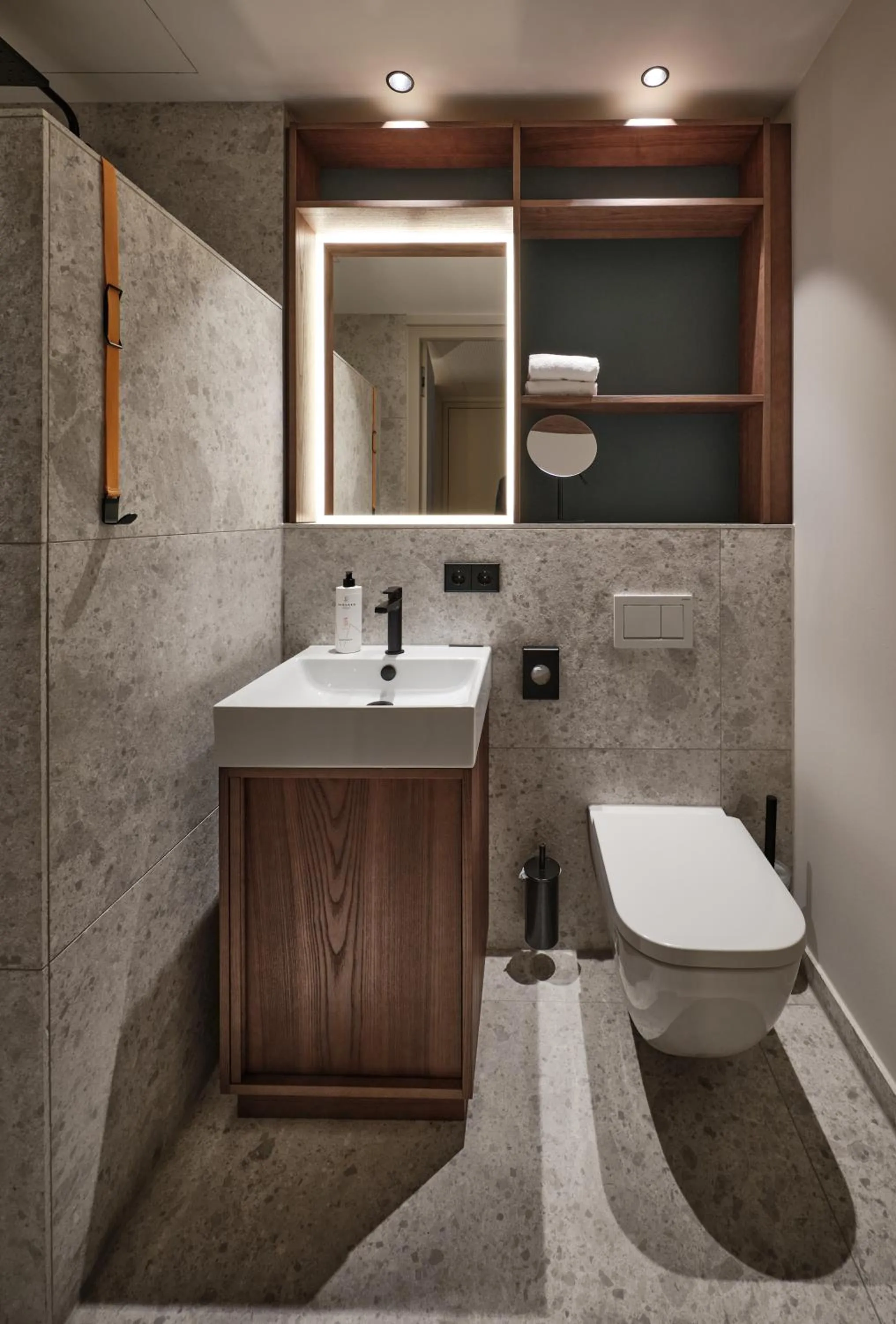 Shower in The Zipper Hotel und Apartments