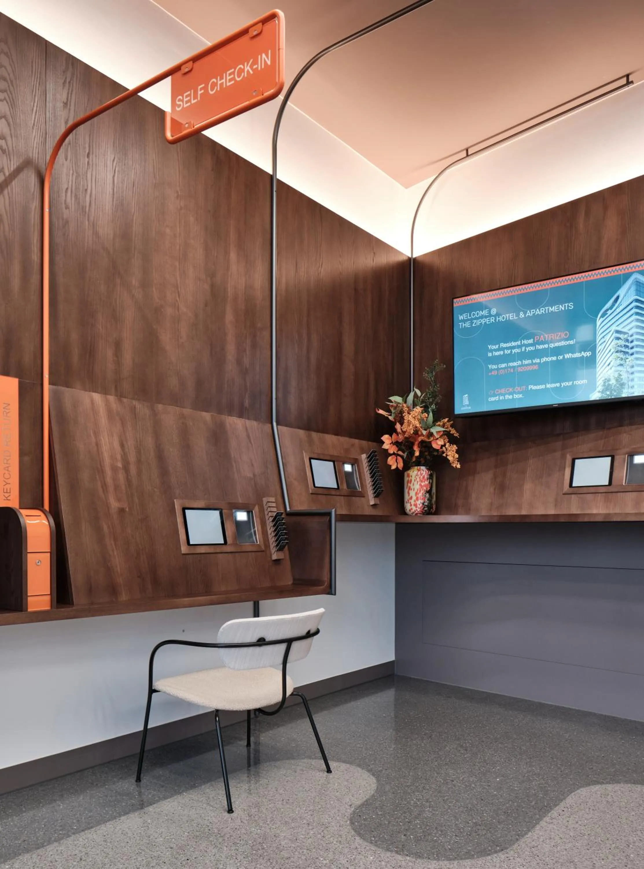 Lobby or reception in The Zipper Hotel und Apartments