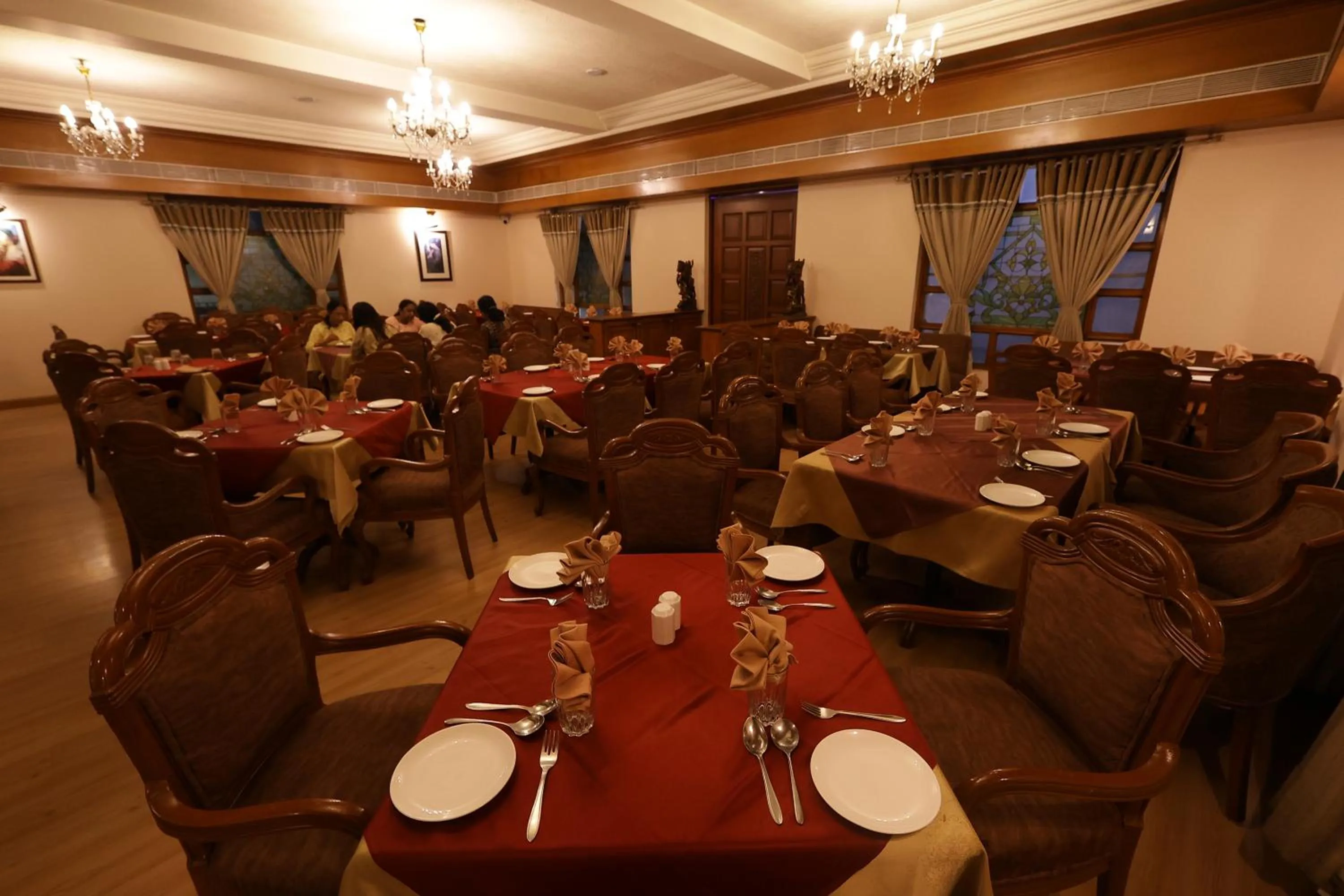 Restaurant/places to eat in Kailash Parbat