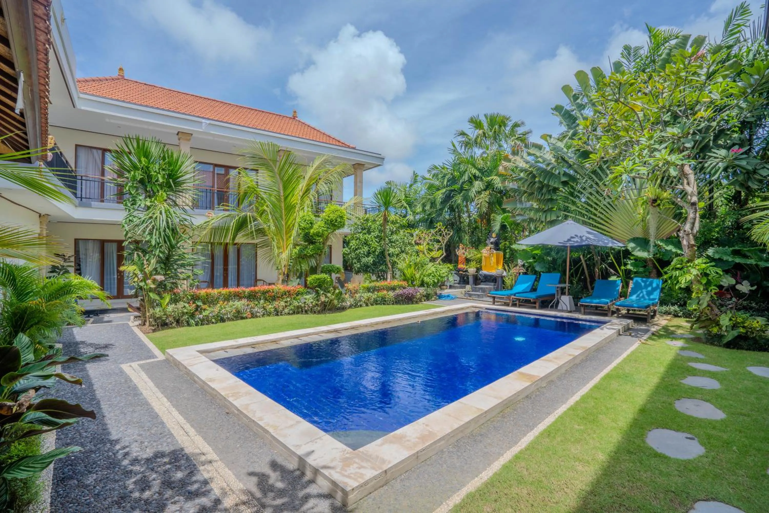 Swimming pool in Bagas Bagus Guesthouse