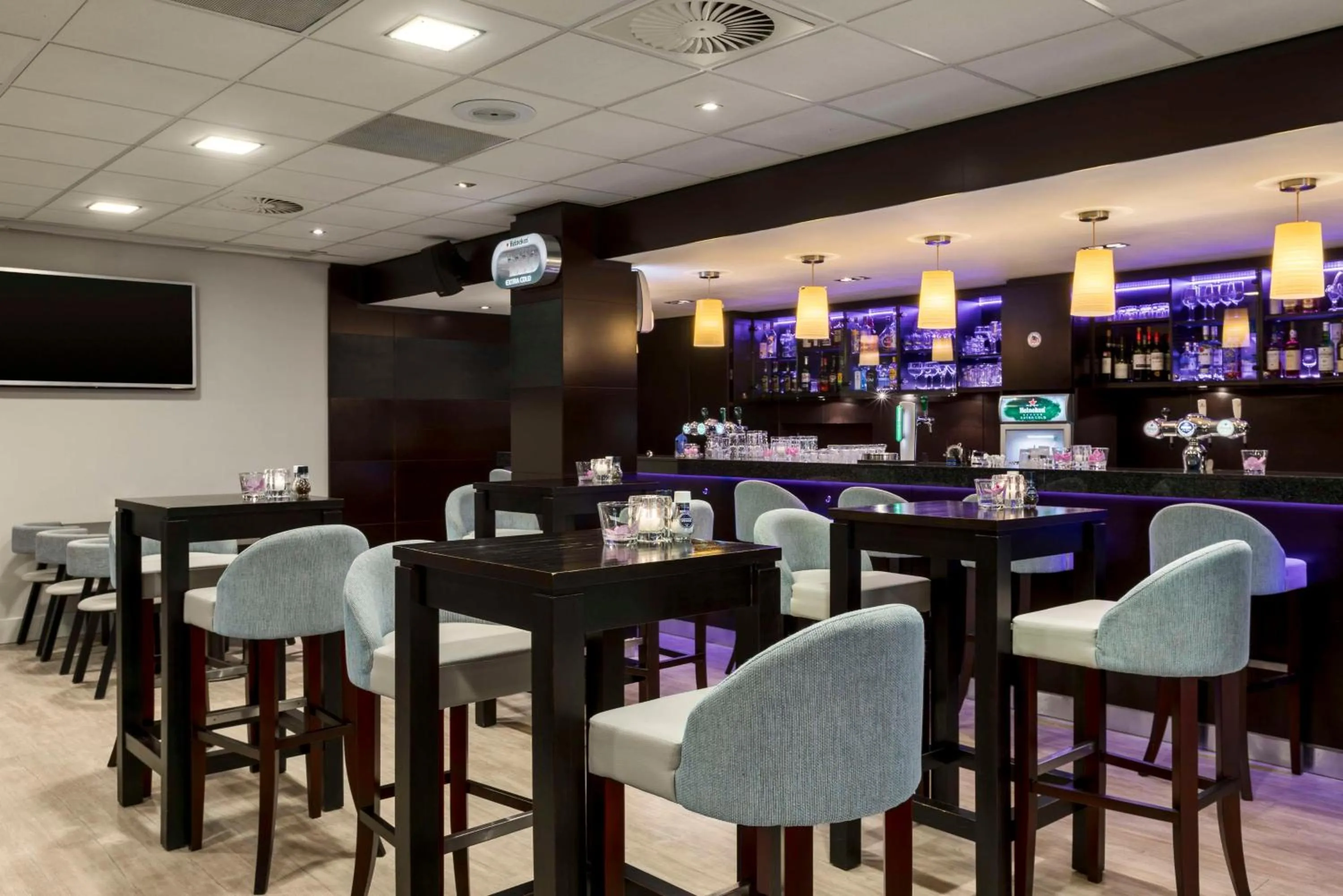 Lounge or bar in NH Amsterdam Schiphol Airport