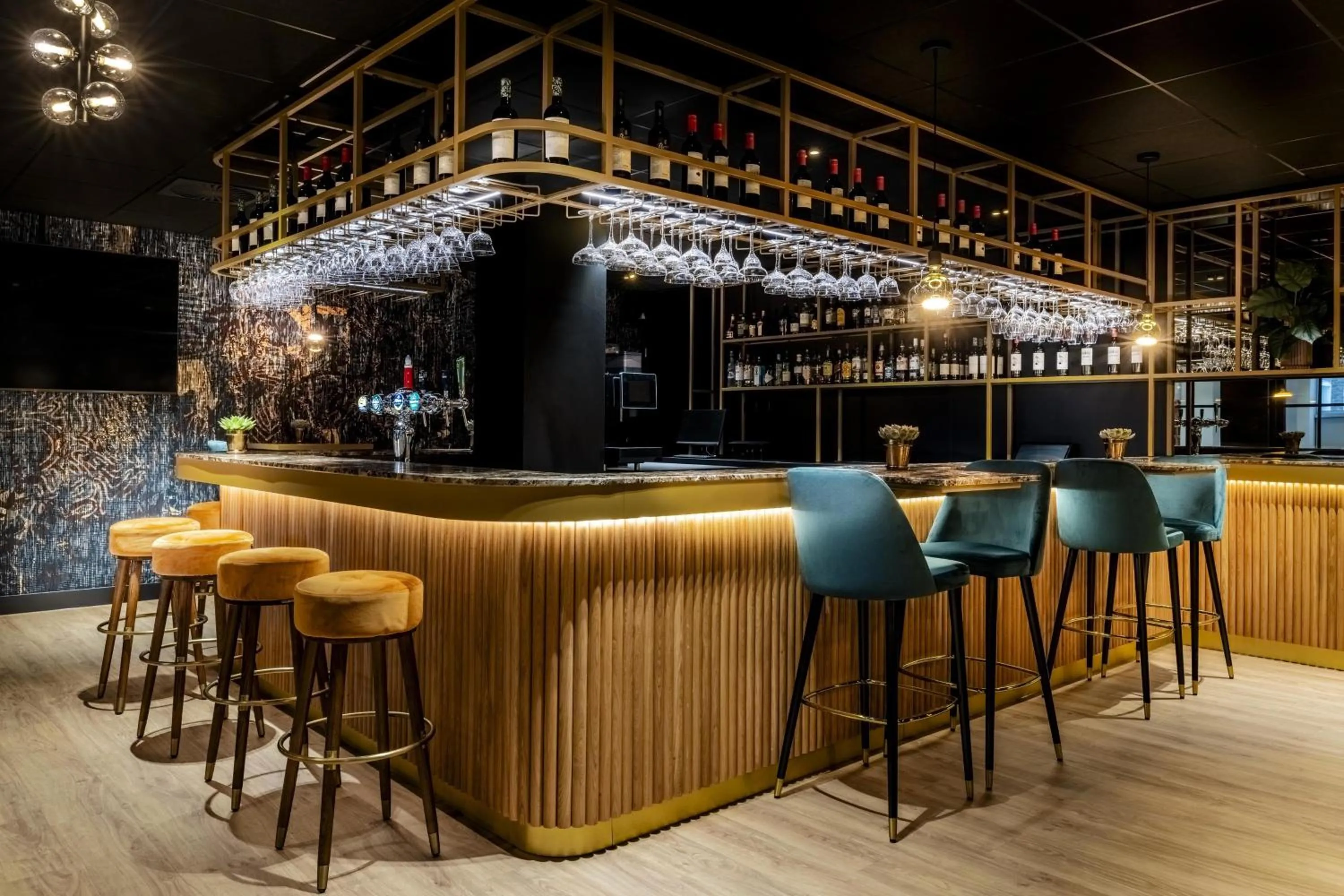 Lounge or bar in NH Amsterdam Schiphol Airport