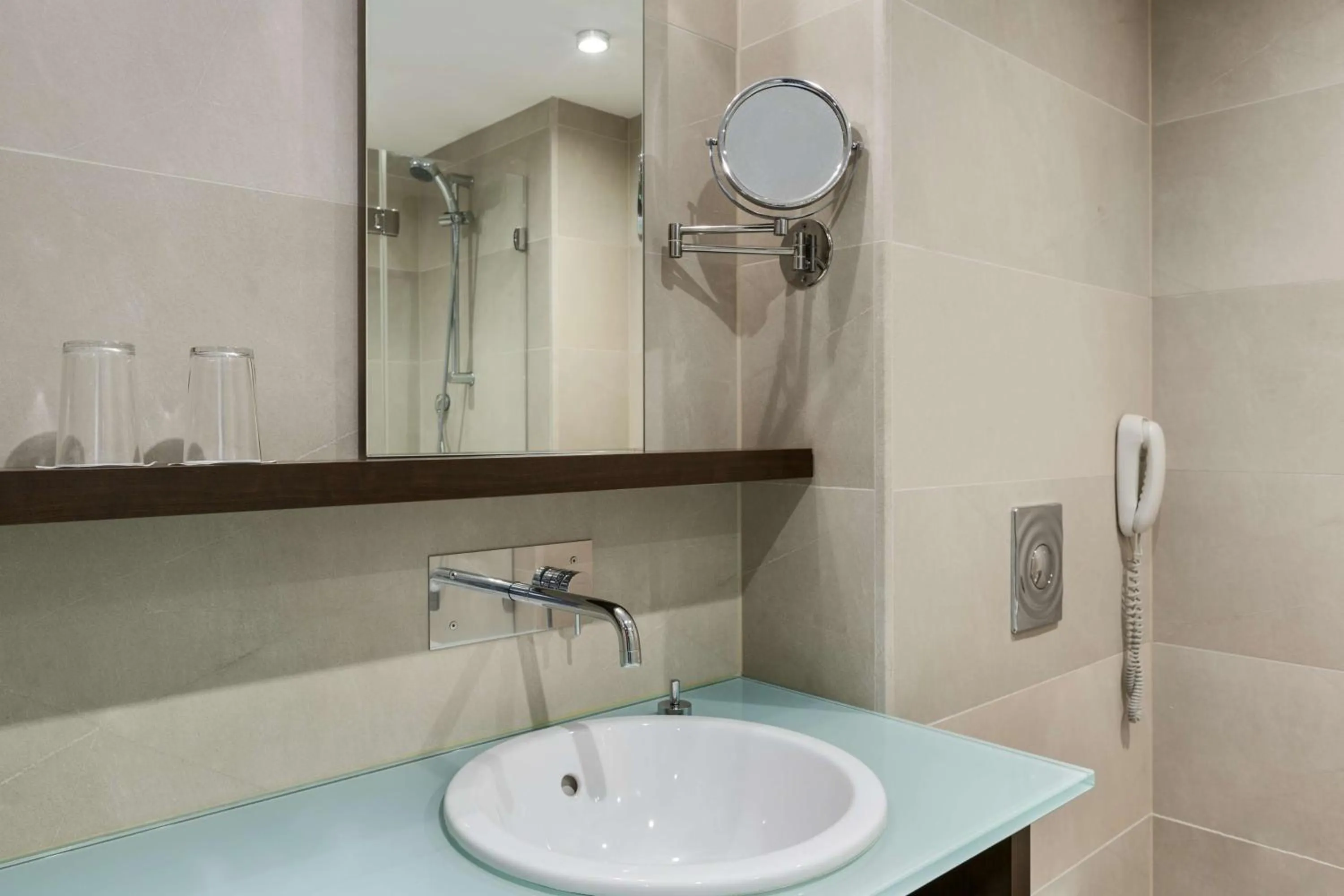 Bathroom in NH Amsterdam Schiphol Airport