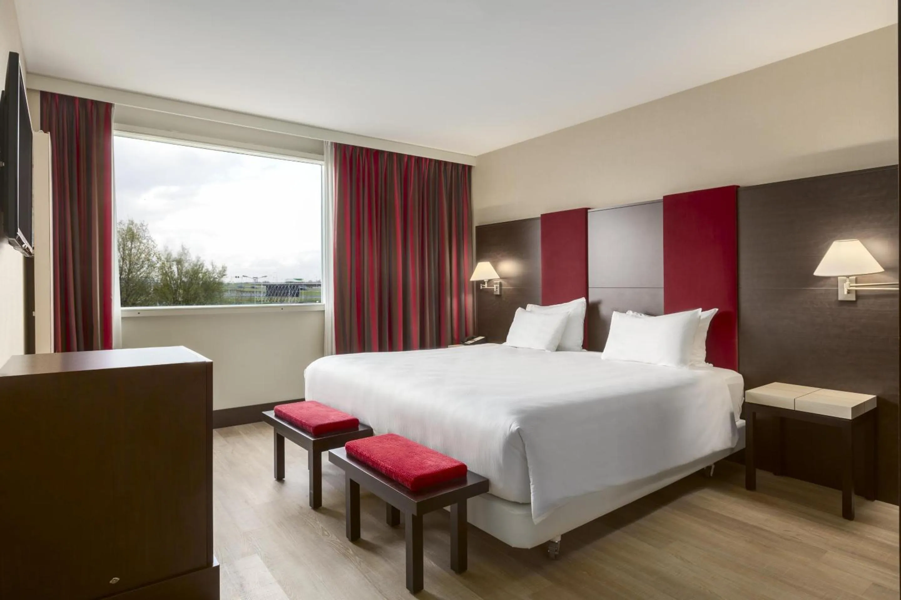 Bedroom, Bed in NH Amsterdam Schiphol Airport