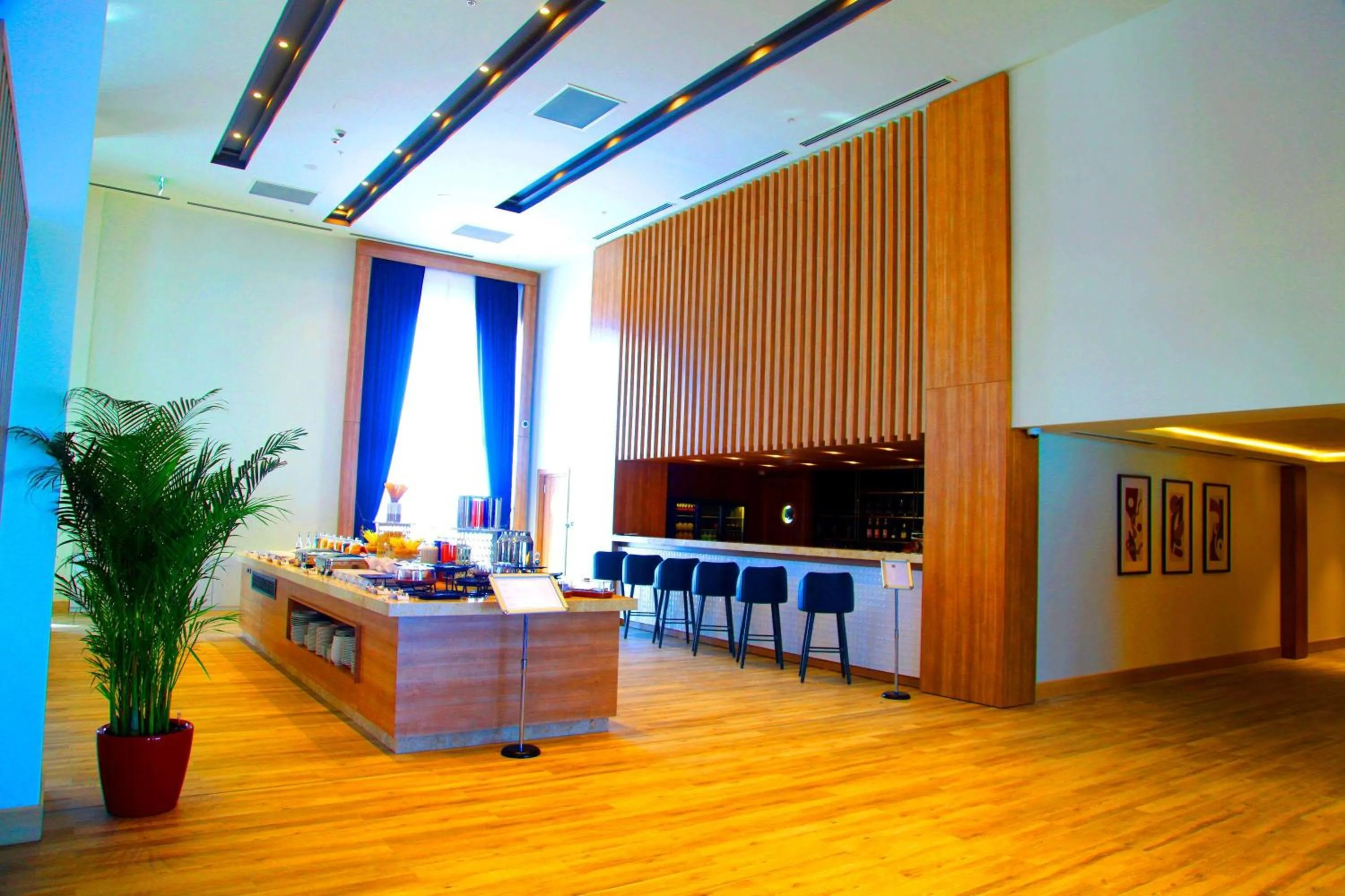 Restaurant/places to eat in Ramada Encore by Wyndham Zomin