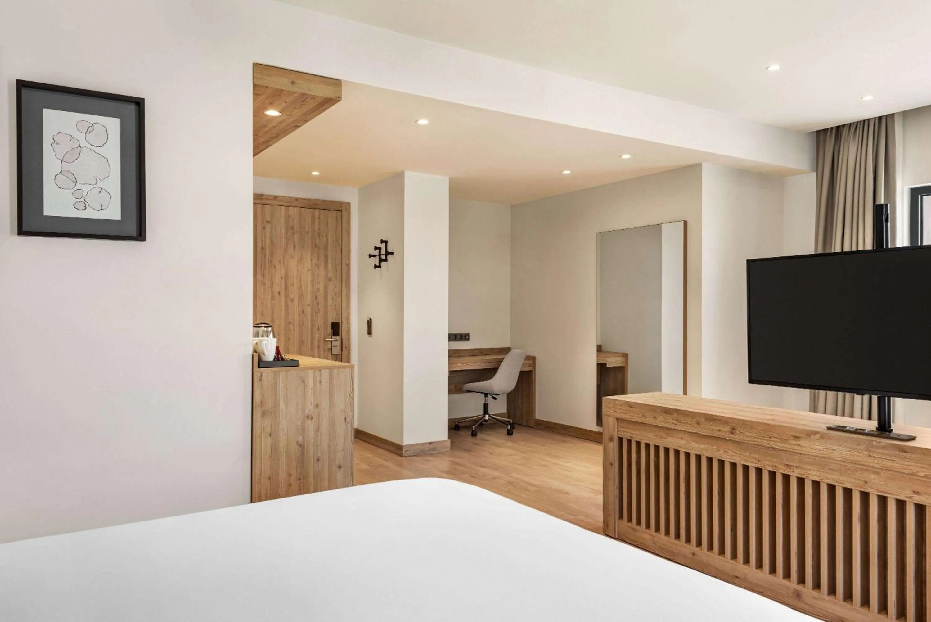 Photo of the whole room in Ramada Encore by Wyndham Zomin