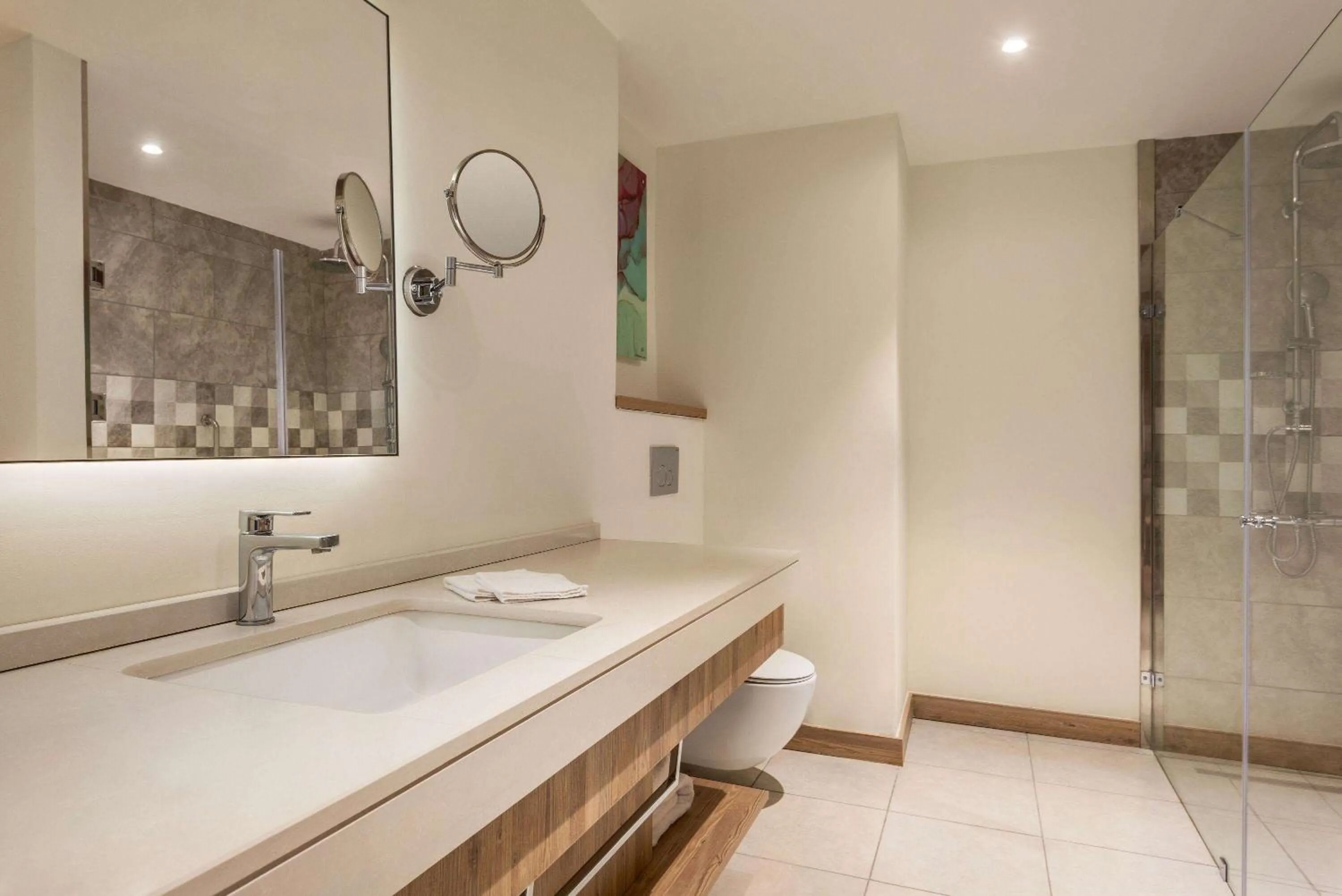 TV and multimedia in Ramada Encore by Wyndham Zomin