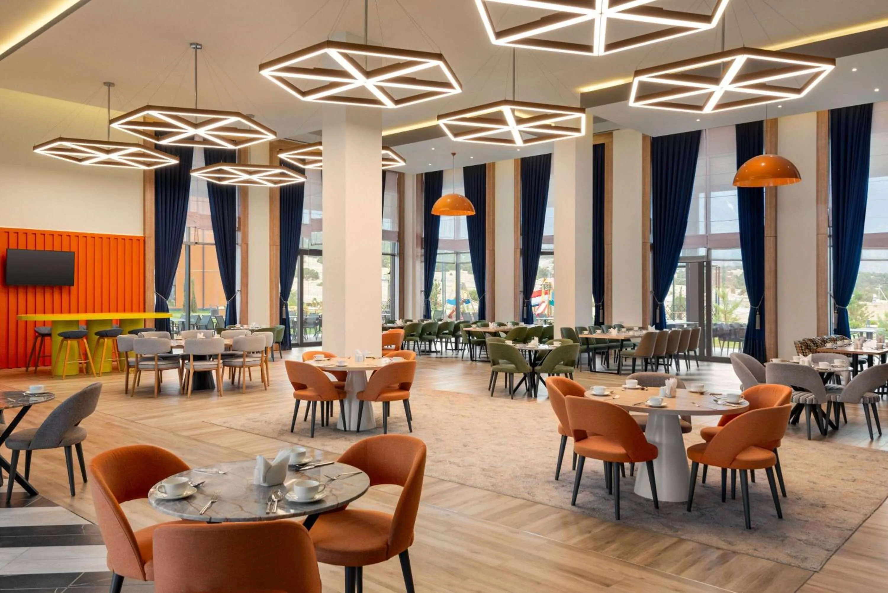 Restaurant/places to eat in Ramada Encore by Wyndham Zomin