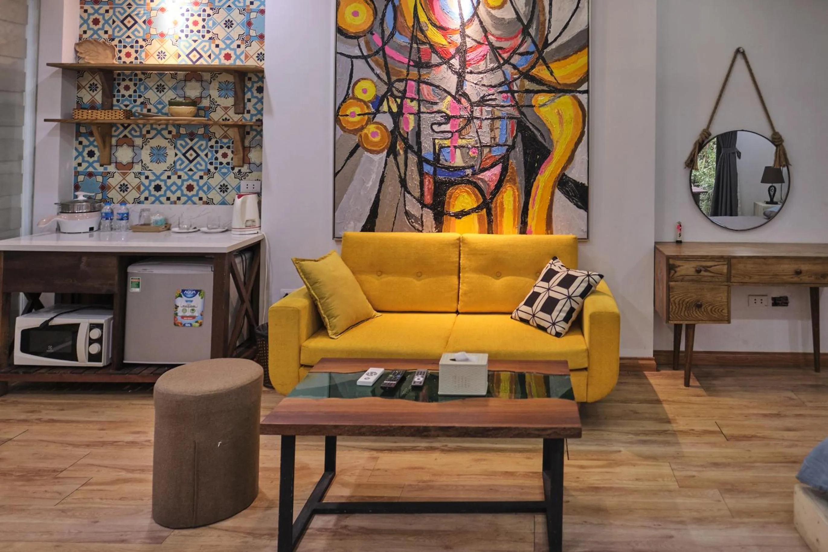 Seating area in The Gallery Homestay - By Pegasy Group