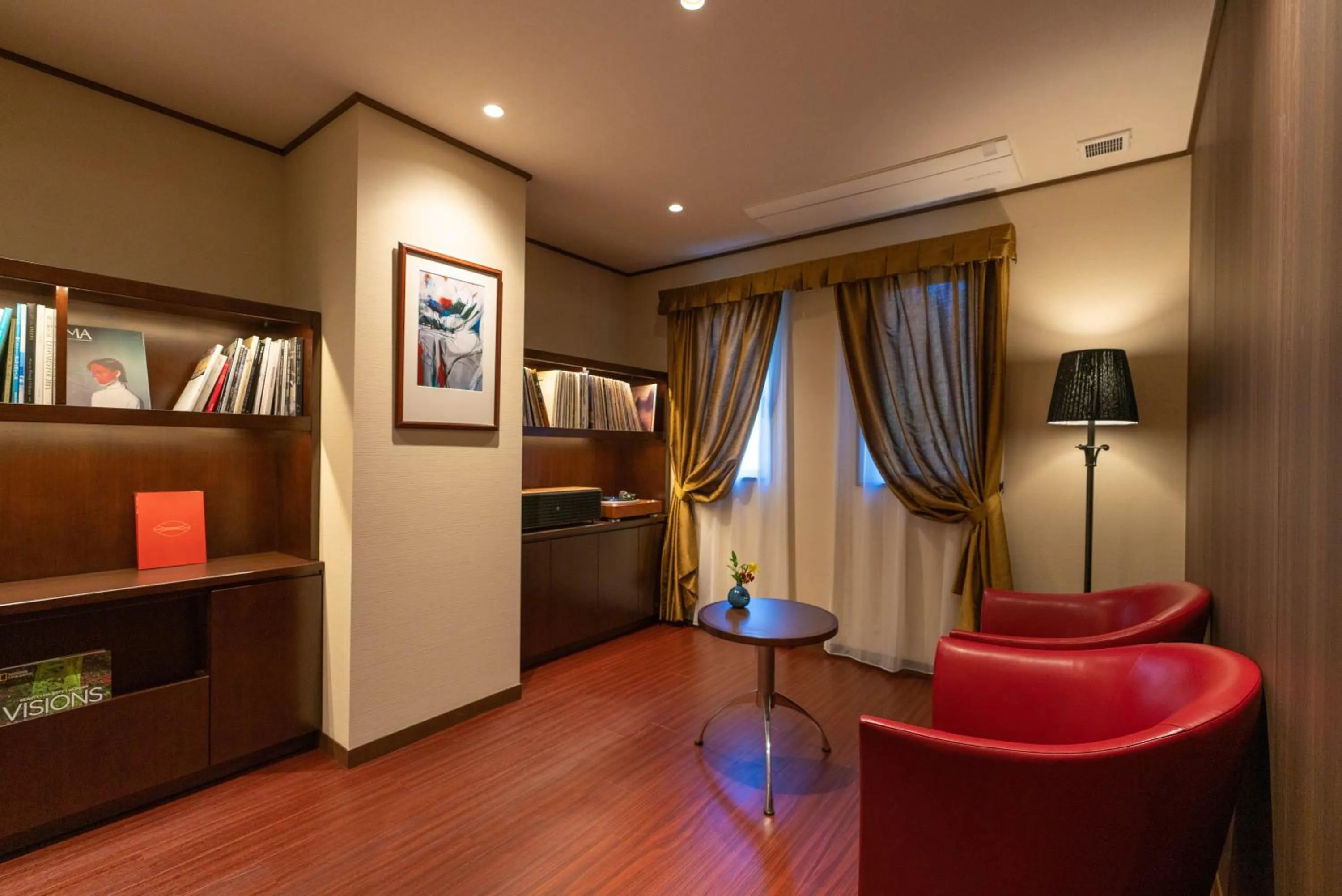 Library in Omuro no Mori Gyokusui -Adult Only-