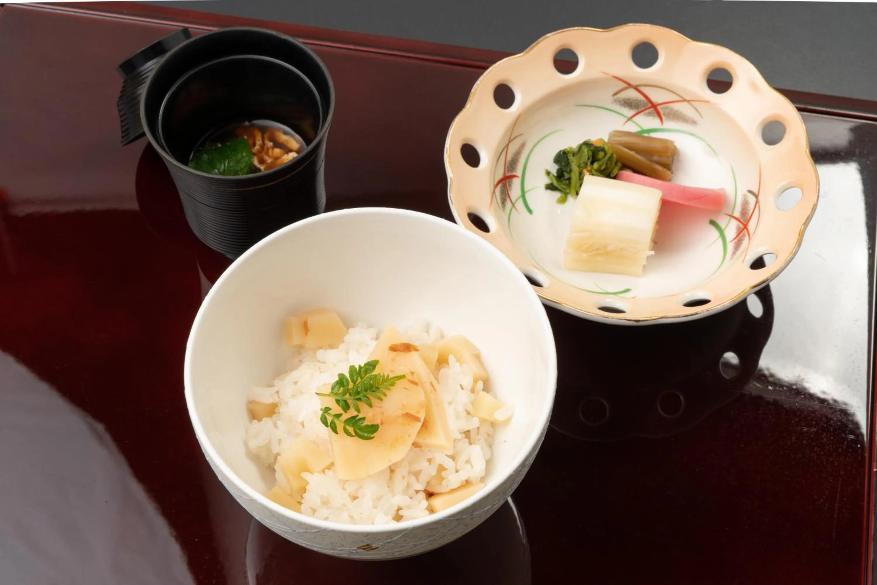 Food close-up in Omuro no Mori Gyokusui -Adult Only-