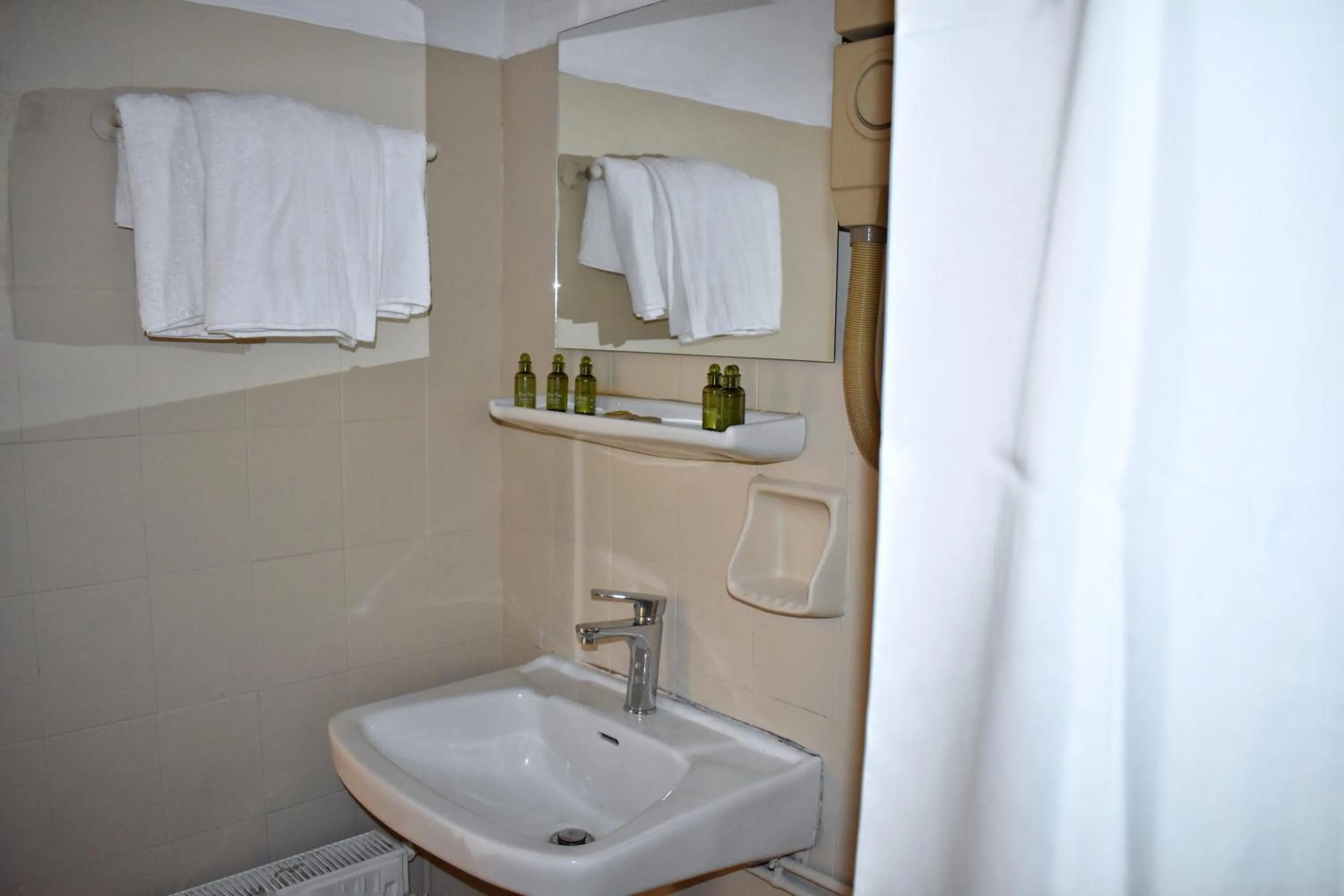 Bathroom in Hotel Theoxenia