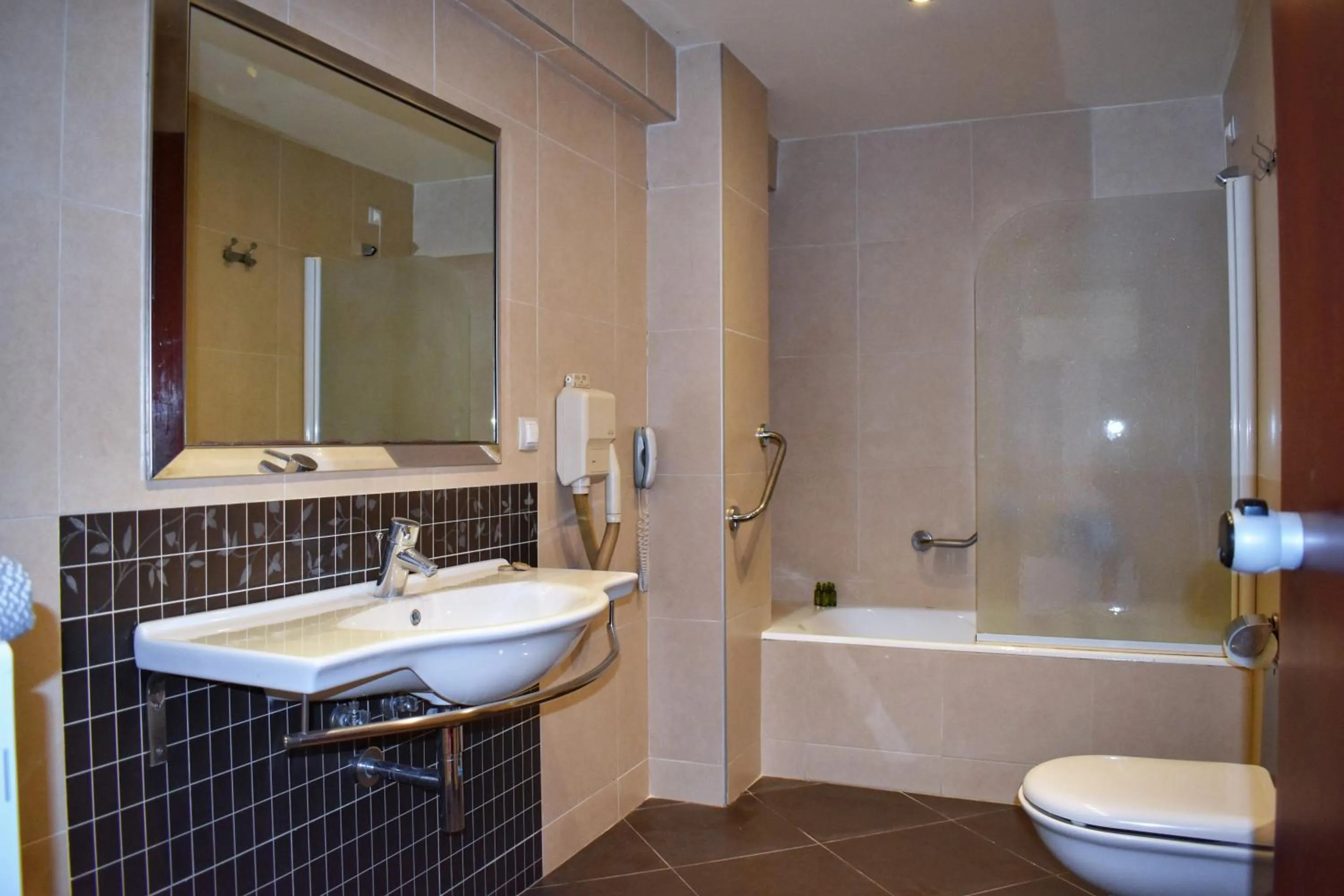 Bathroom in Hotel Theoxenia