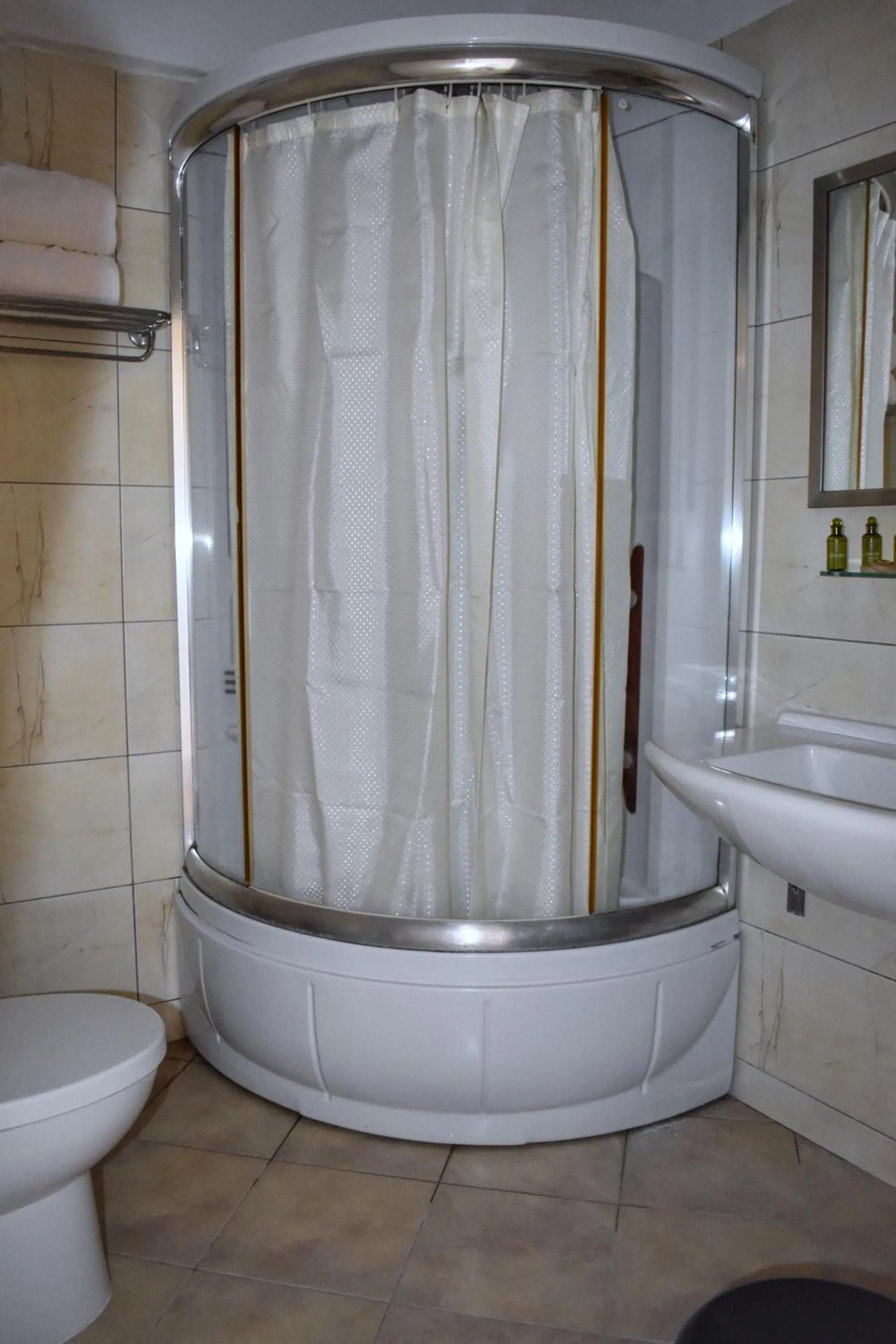 Bathroom in Hotel Theoxenia