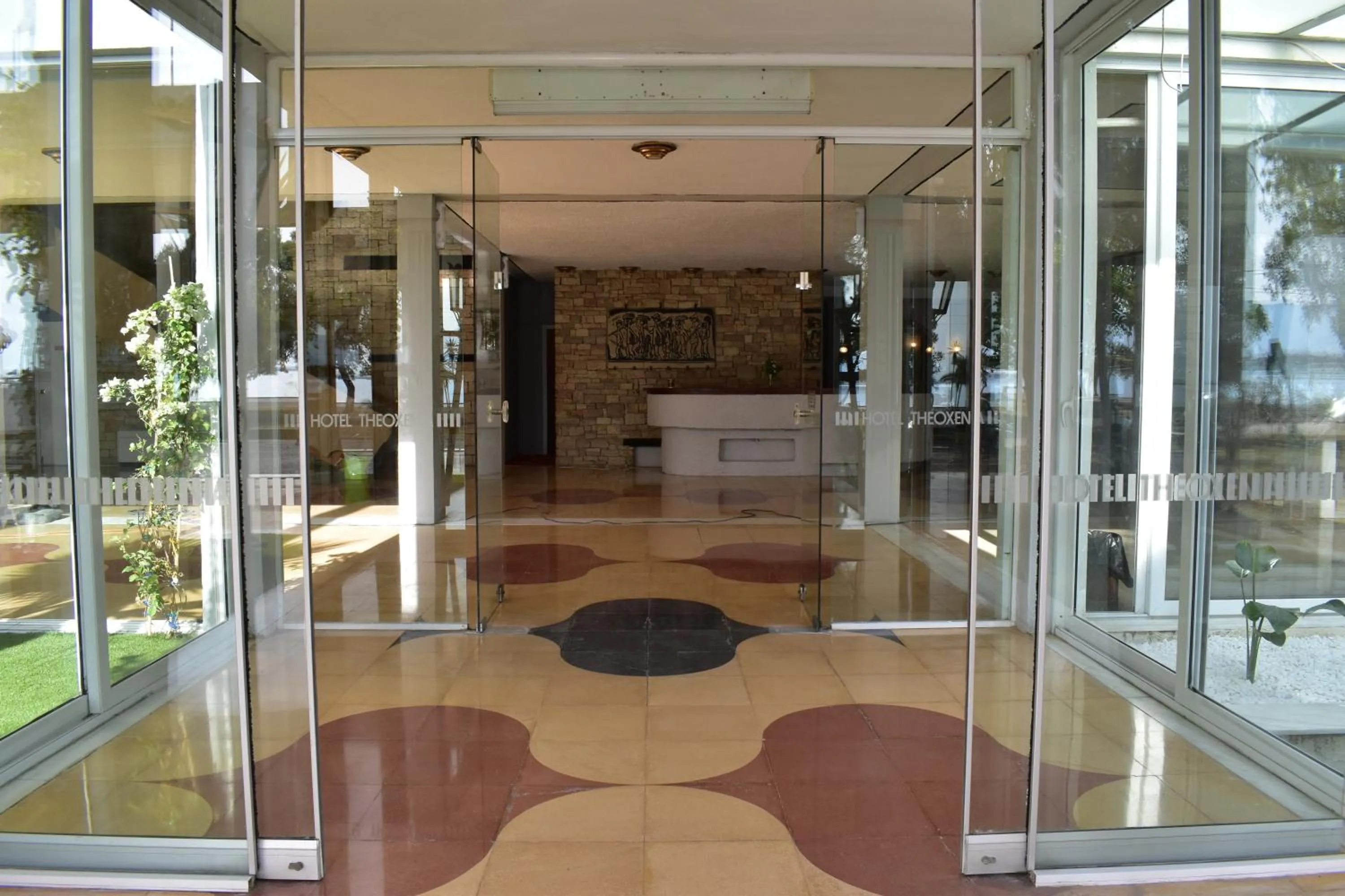Facade/entrance in Hotel Theoxenia