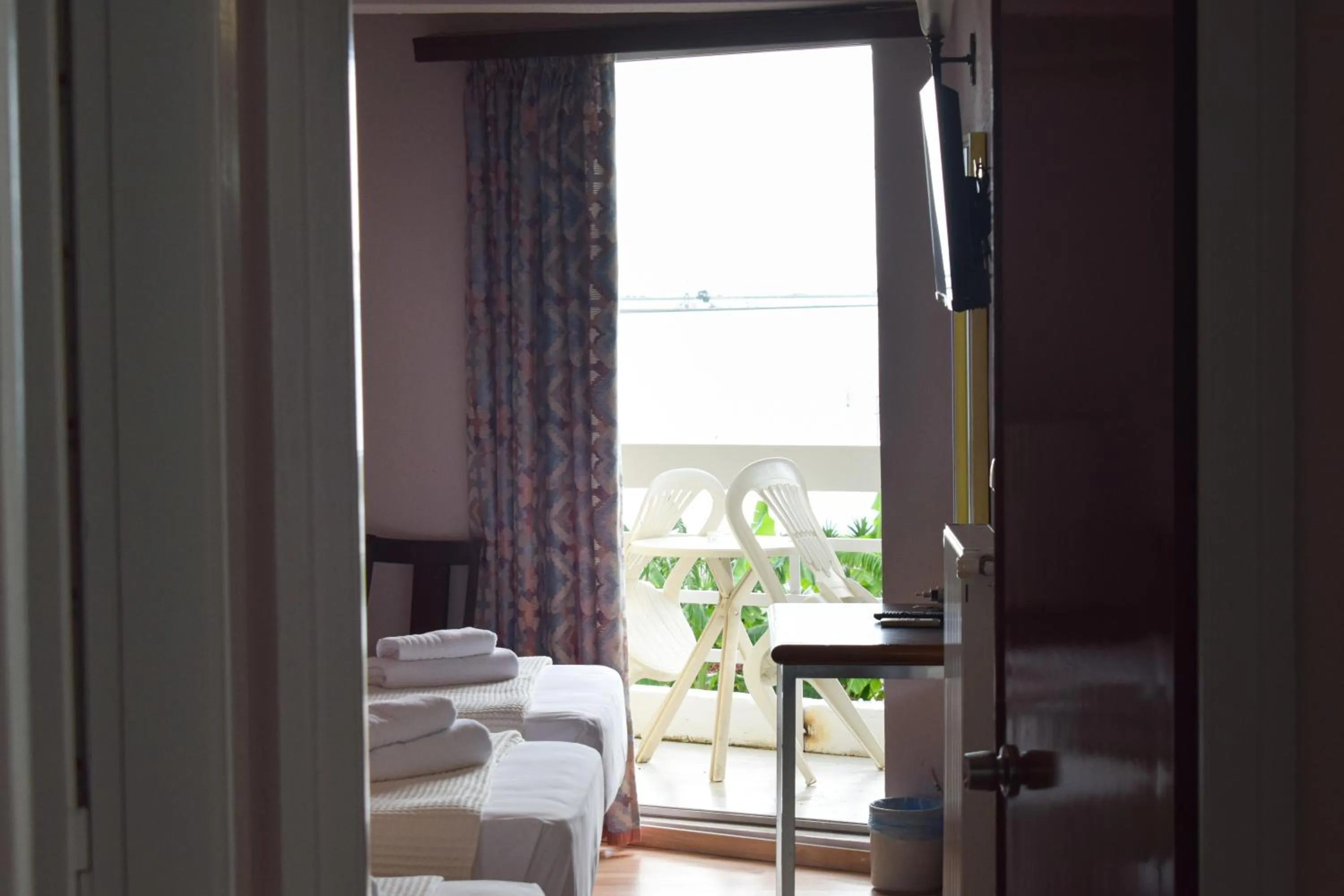 Balcony/Terrace, Bed in Hotel Theoxenia