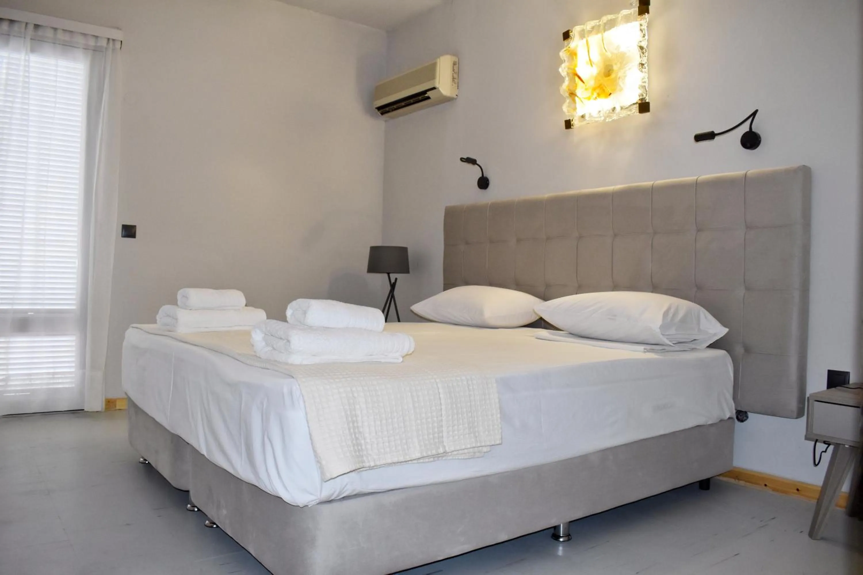 Bedroom, Bed in Hotel Theoxenia