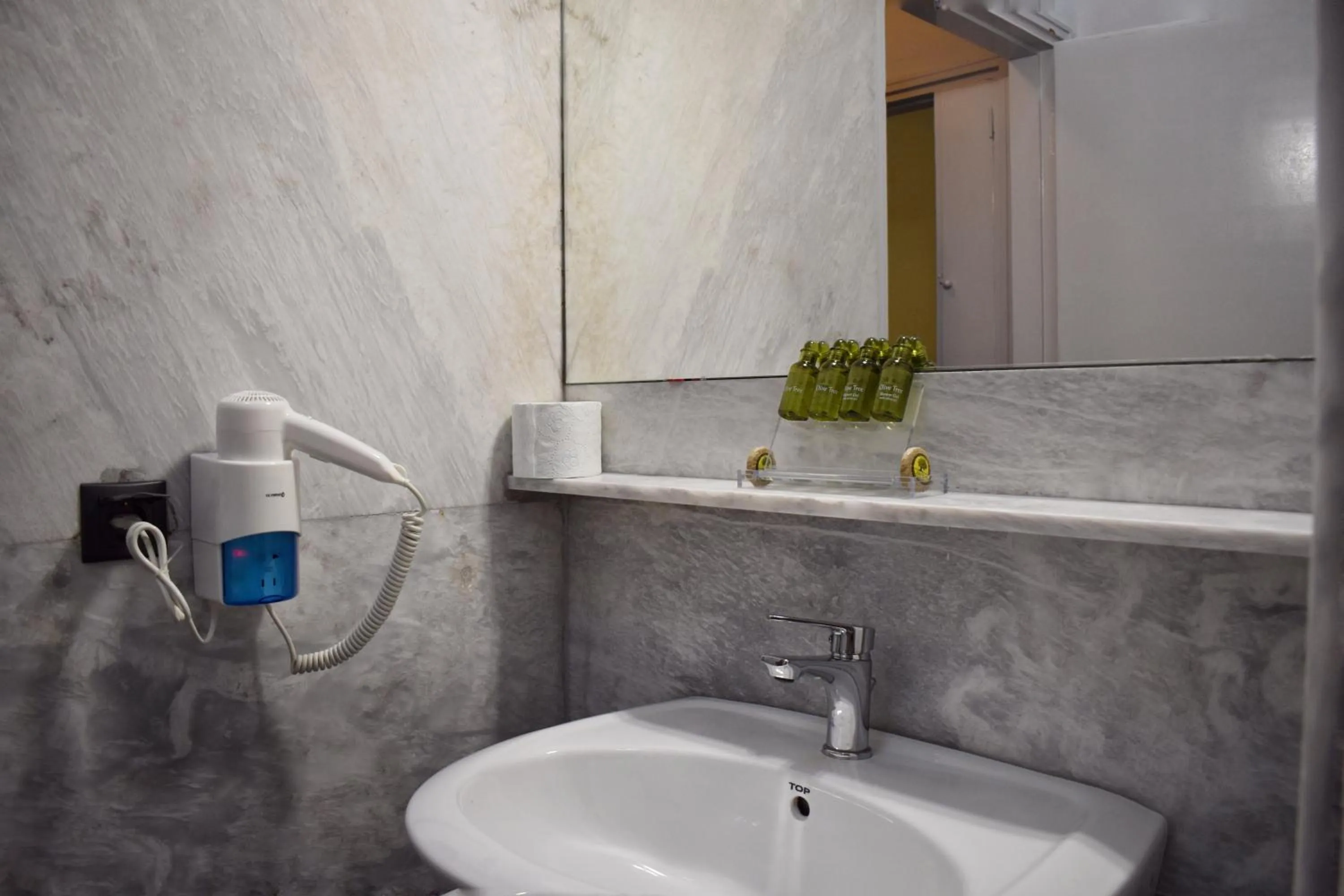 Bathroom in Hotel Theoxenia