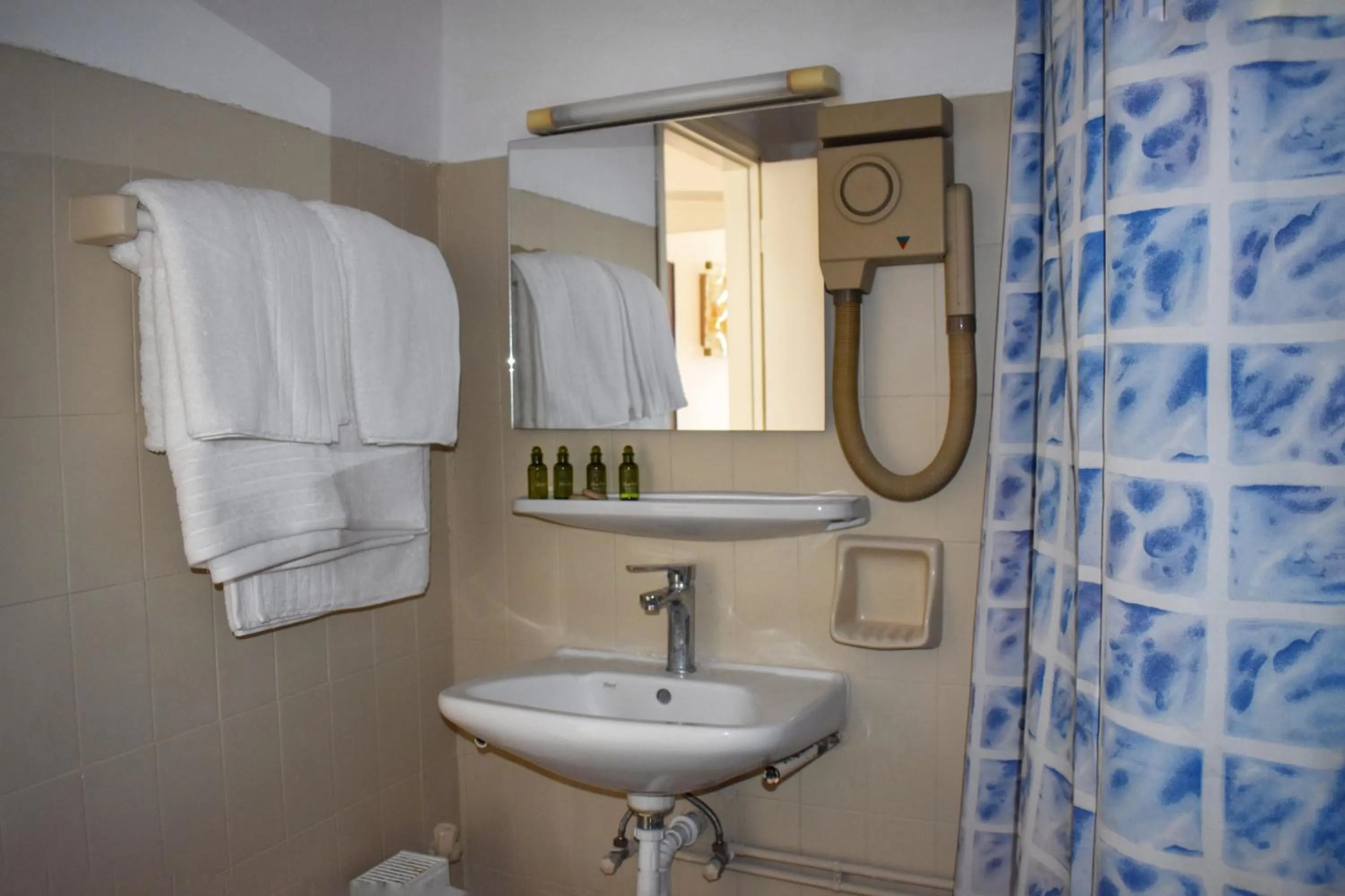 Bathroom in Hotel Theoxenia