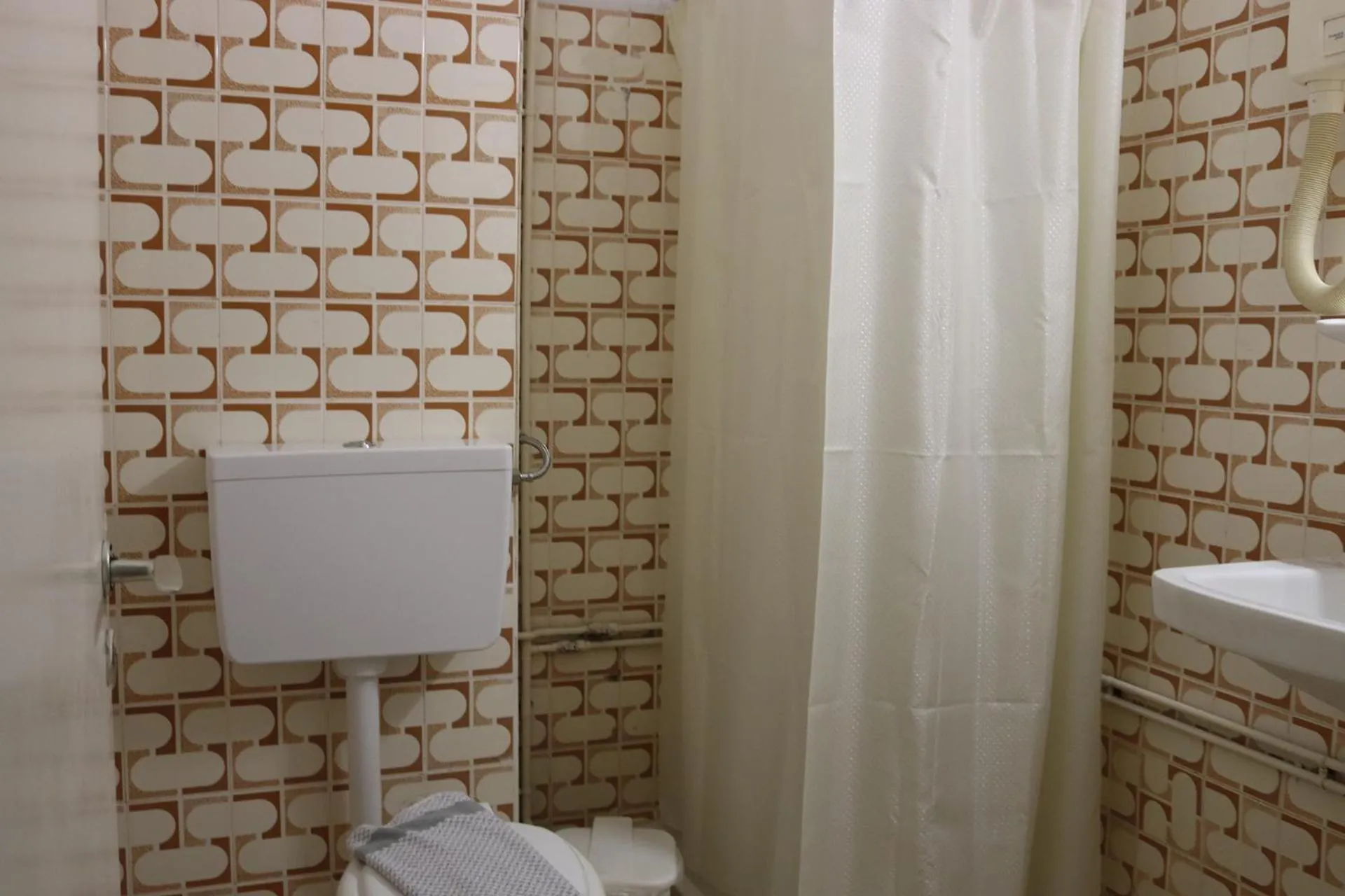 Toilet in Hotel Theoxenia