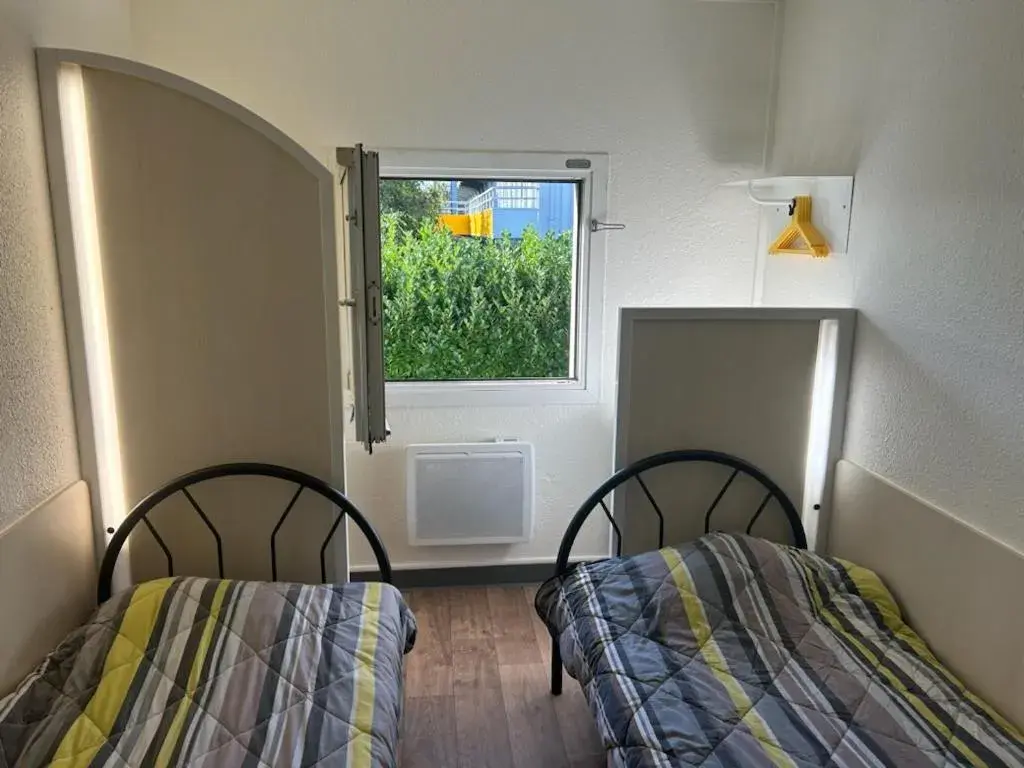 Double Room with Shared Bathroom in Fyl hôtel Saint Pol Double Room with Shared Bathroom in Fyl hôtel Saint Pol