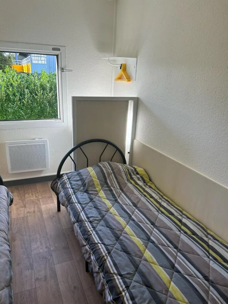 Bed in Fyl hôtel Saint Pol