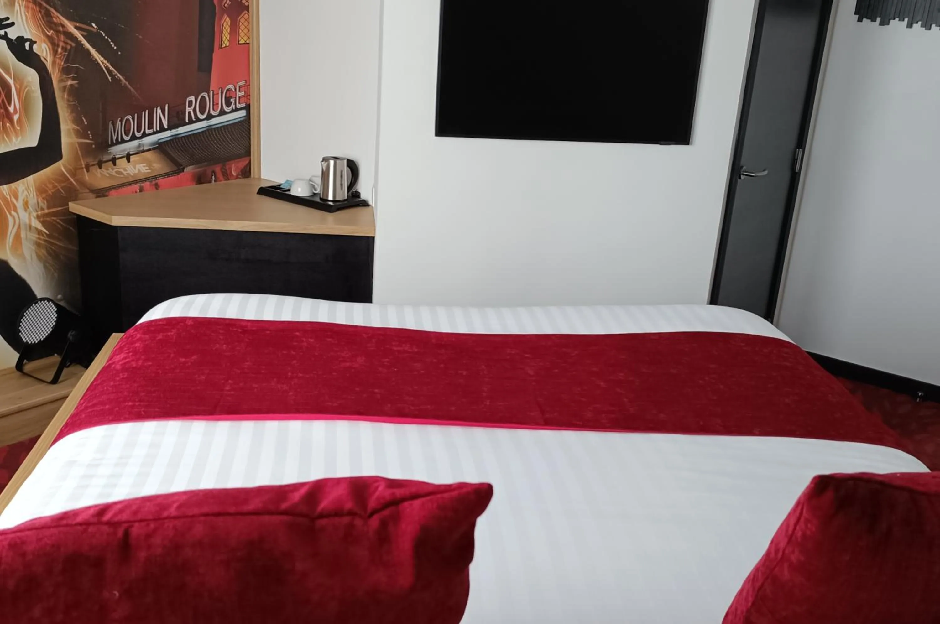 Bedroom, Bed in Inthemia