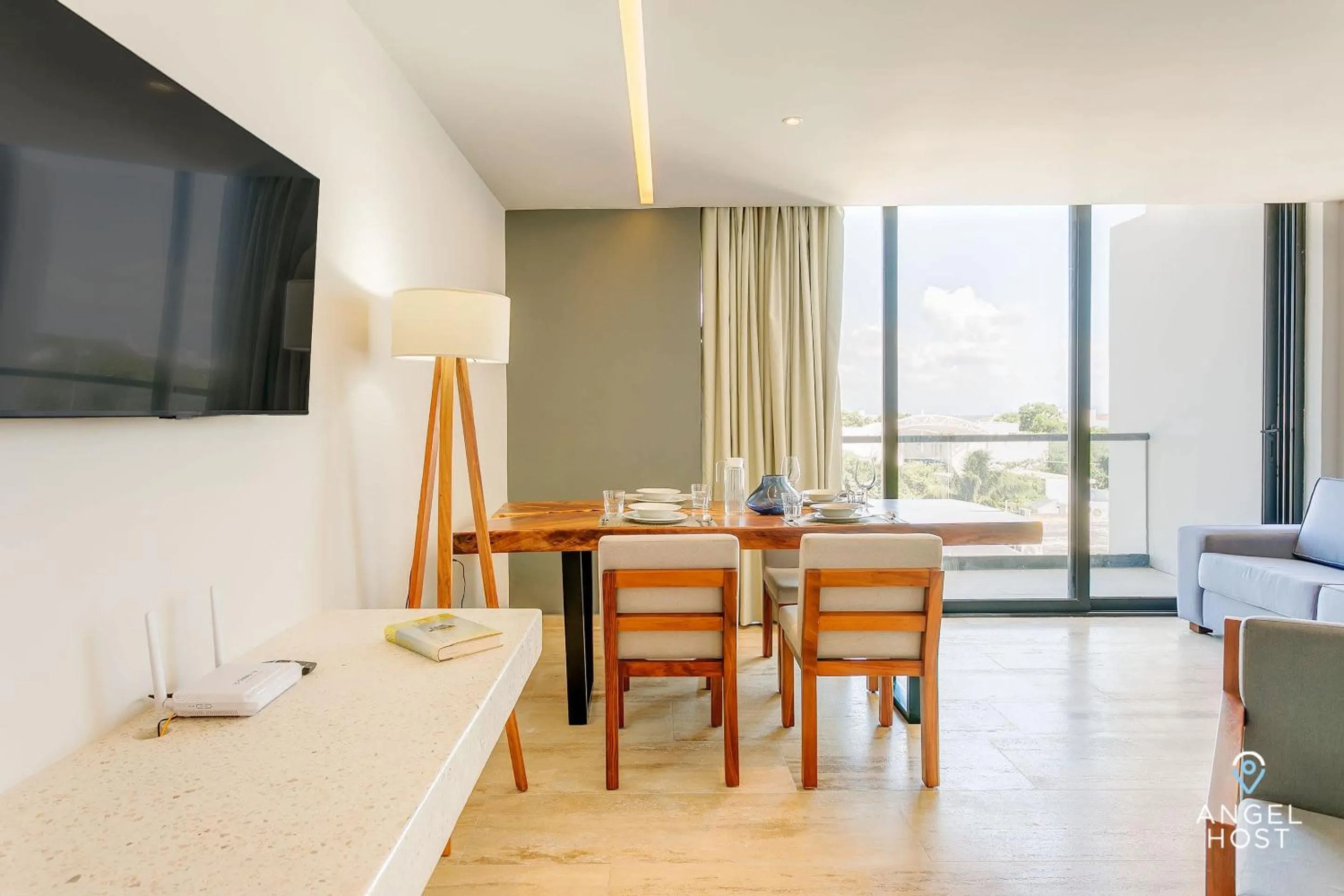 TV and multimedia in NEW Downtown Stay with Oceanview Roof Pool and Gym plus Cafe