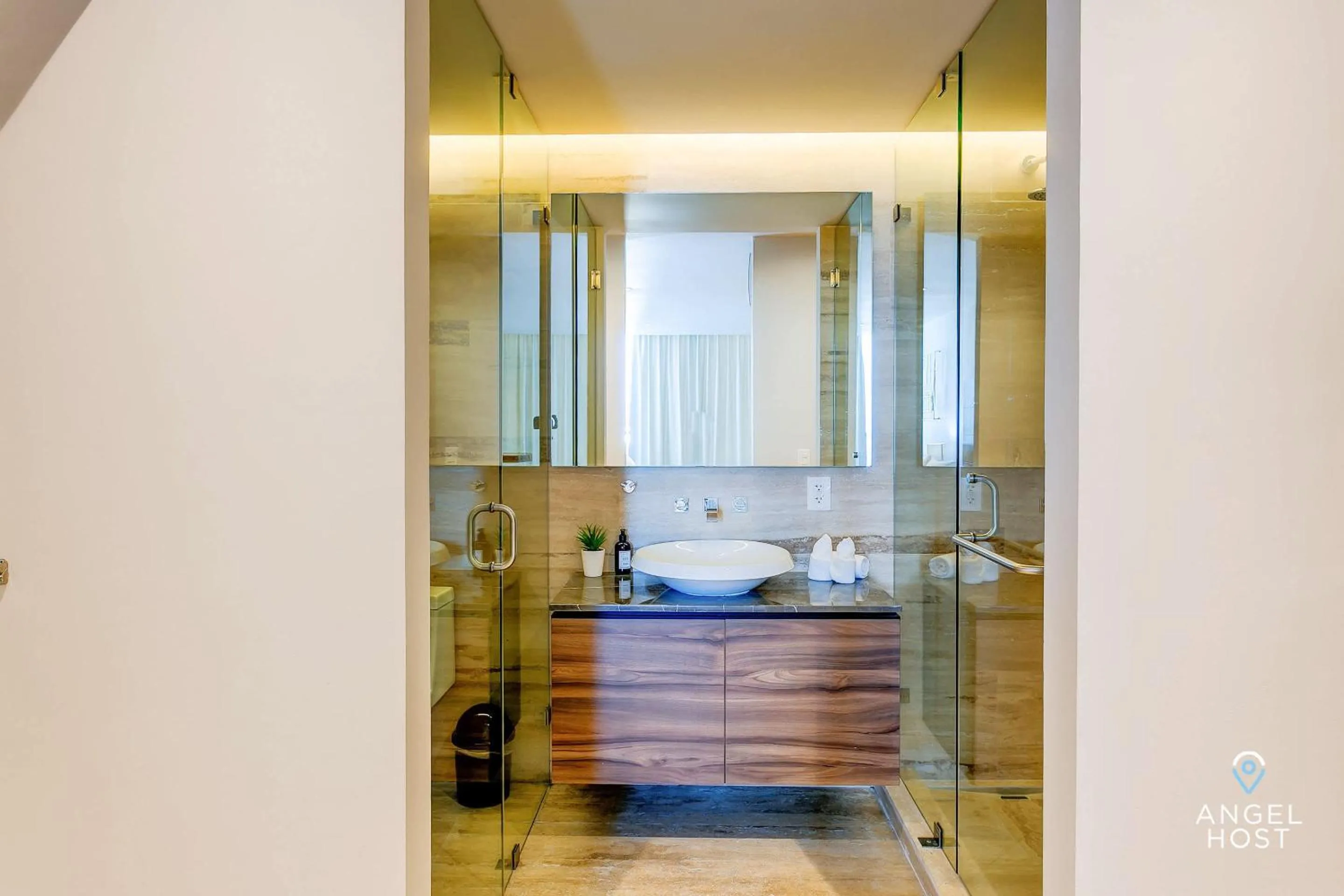 Shower in NEW Downtown Stay with Oceanview Roof Pool and Gym plus Cafe