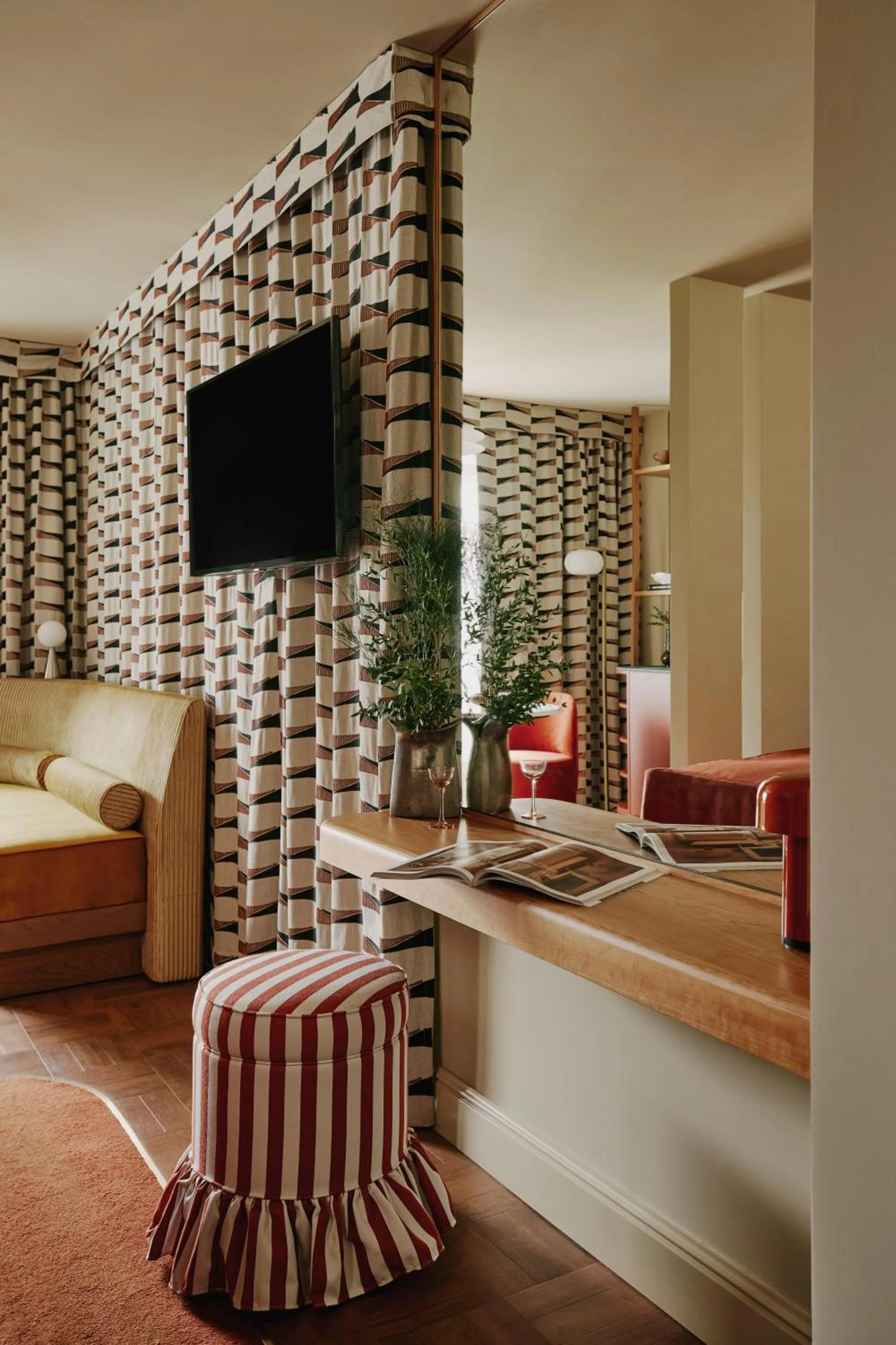 Seating area, Bed in Locke am Platz Zurich