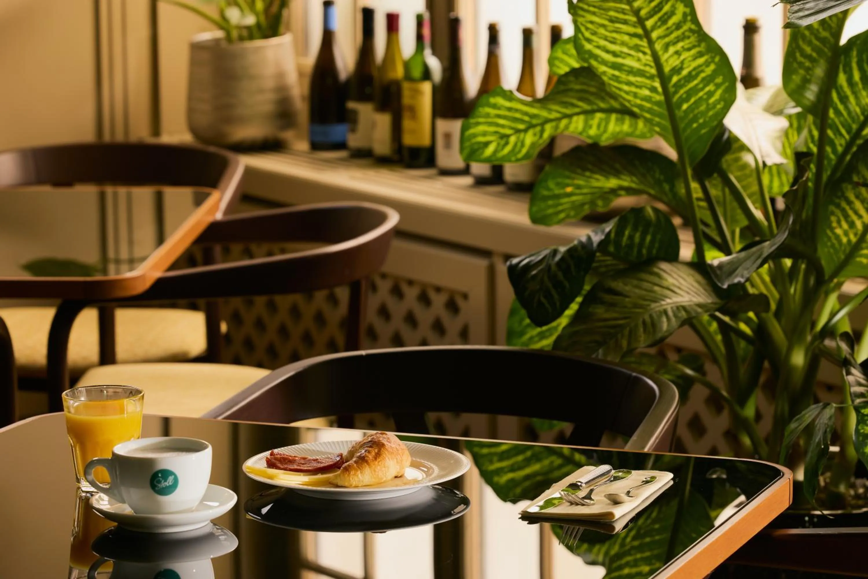 Breakfast in Locke am Platz Zurich