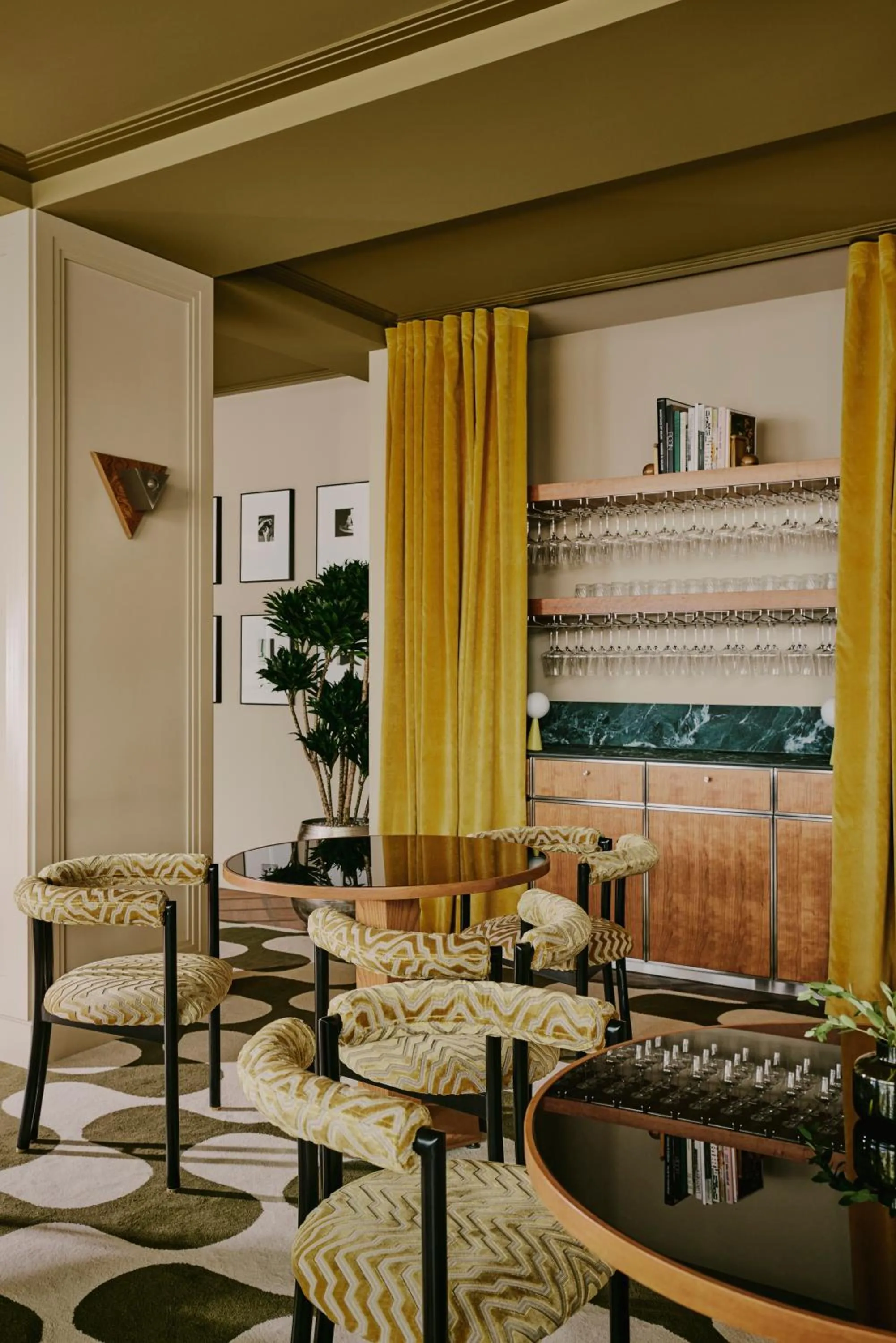 Restaurant/places to eat in Locke am Platz Zurich