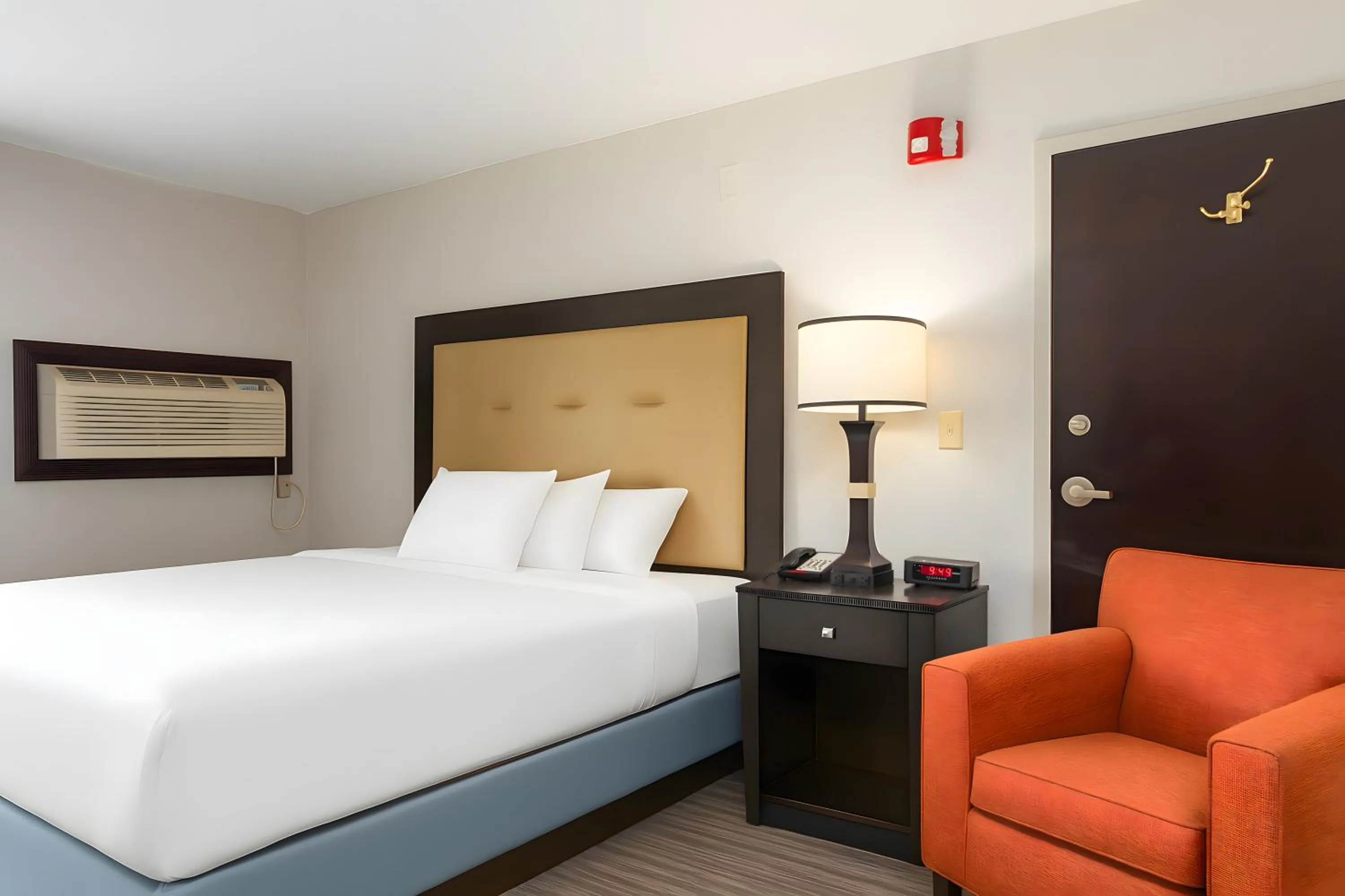 Bed in Branson Hillside Hotel